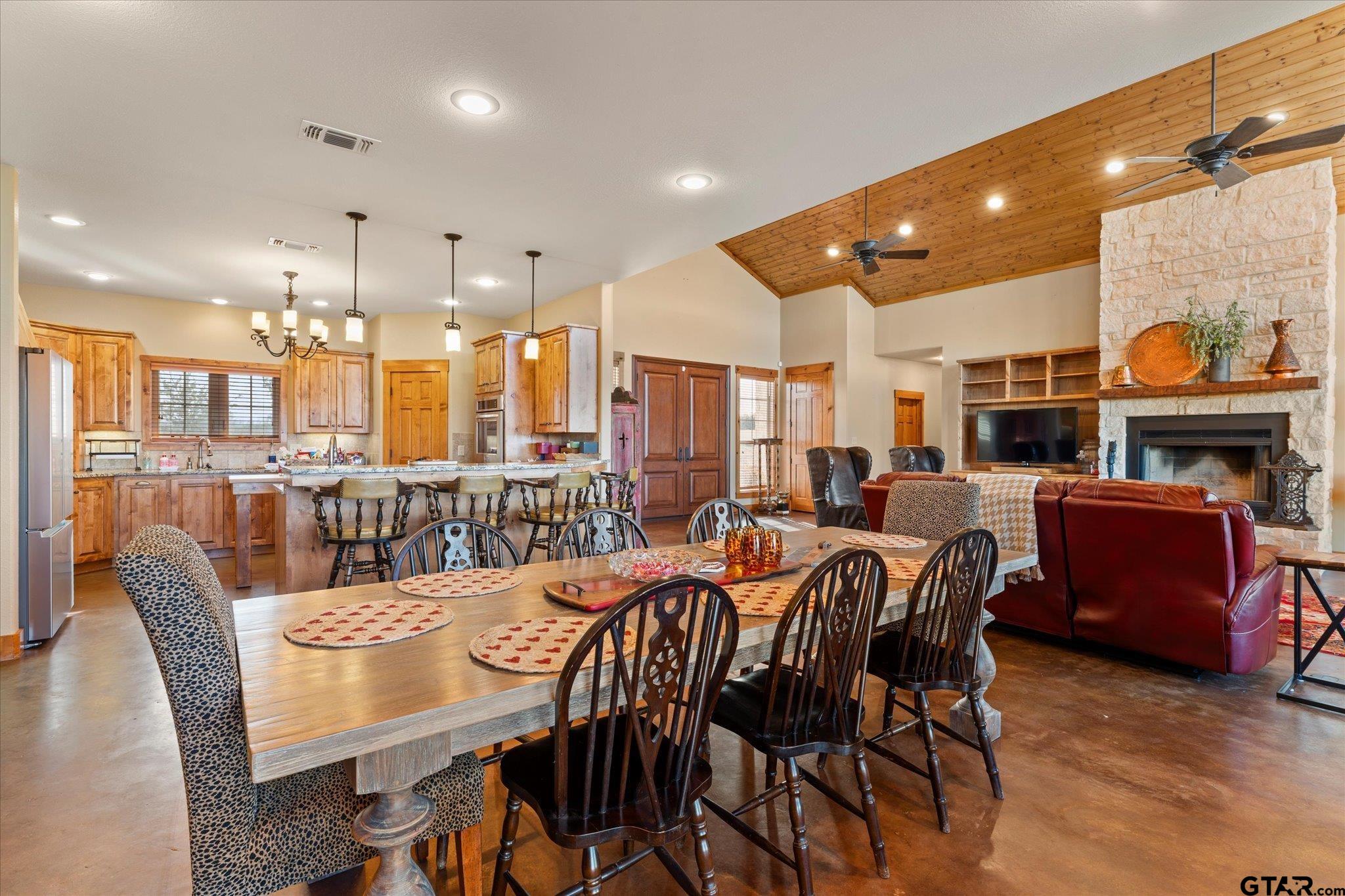 240 Private Road 1613