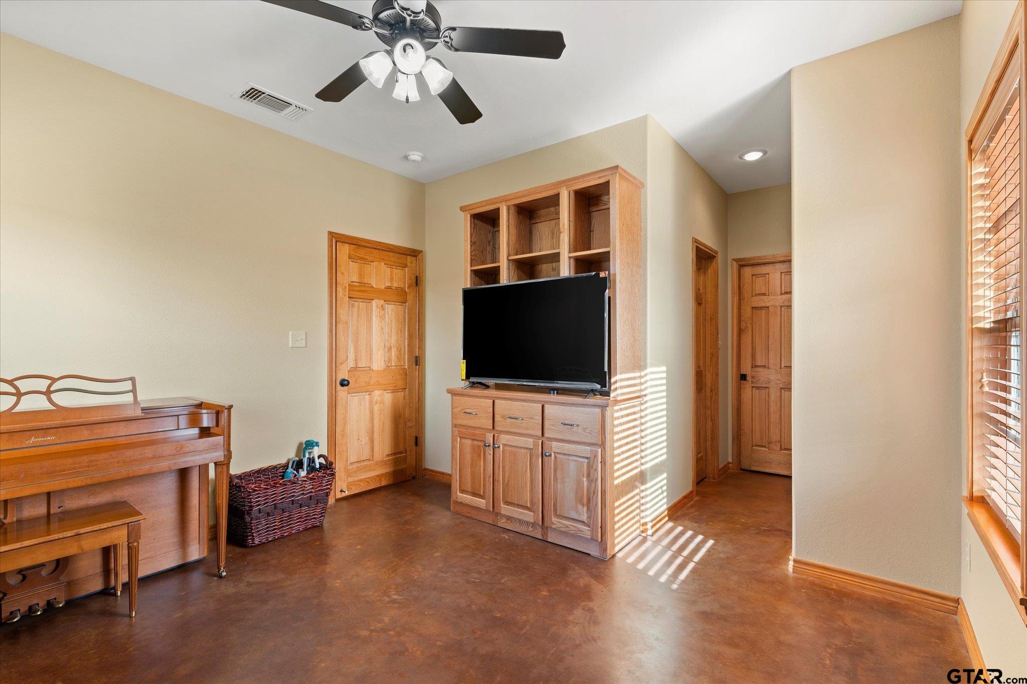 240 Private Road 1613