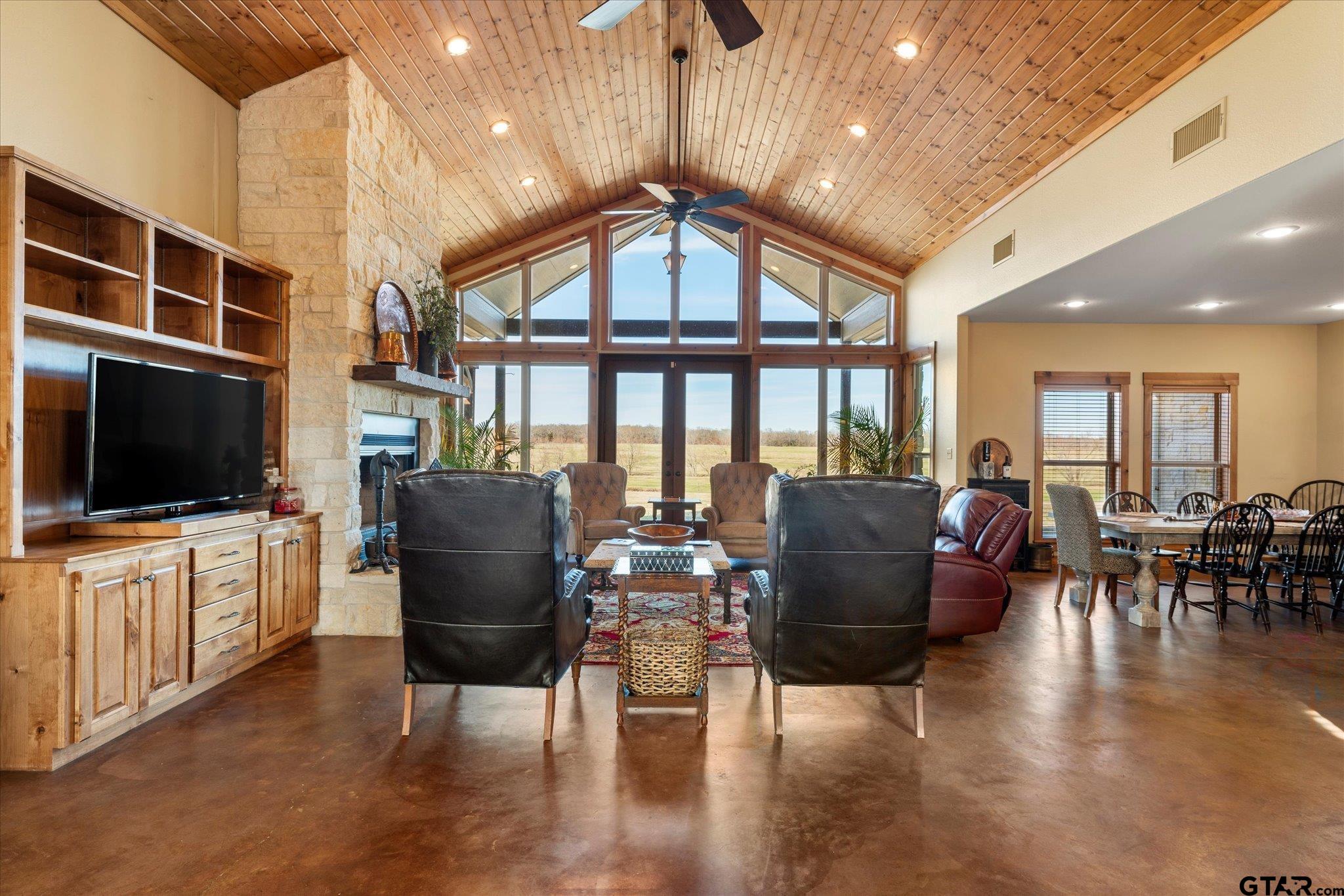 240 Private Road 1613