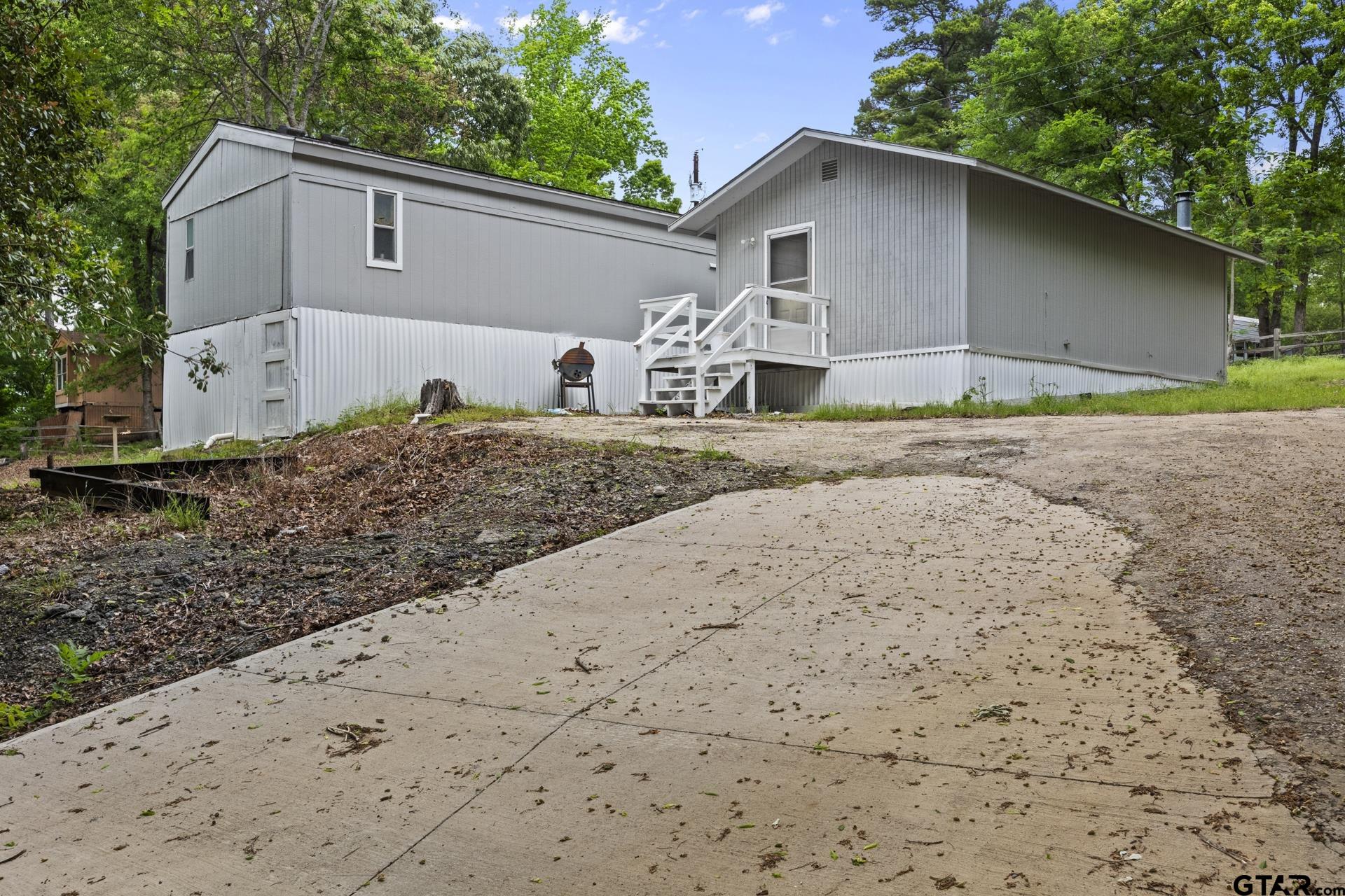 327 Private Road 52436