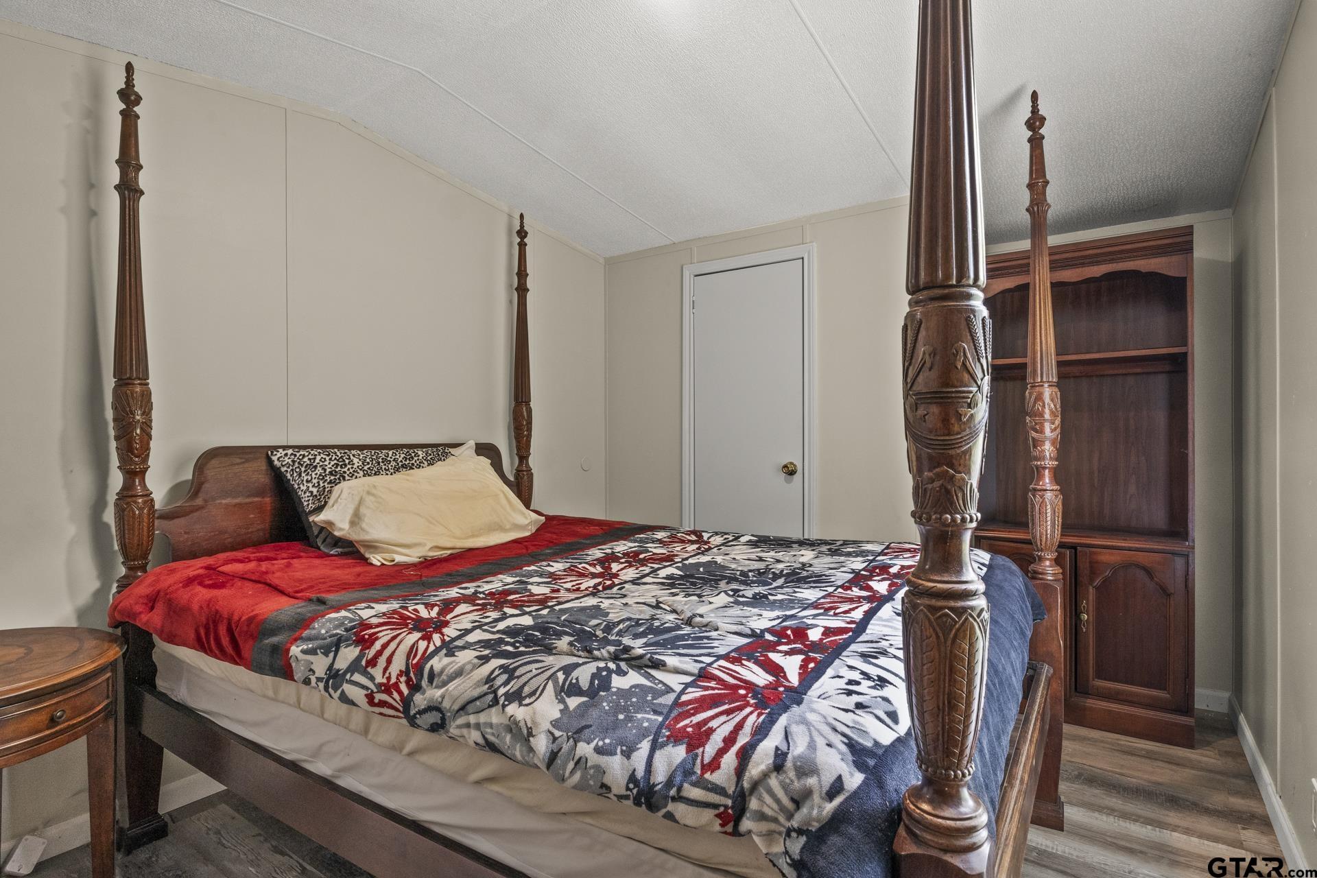 327 Private Road 52436
