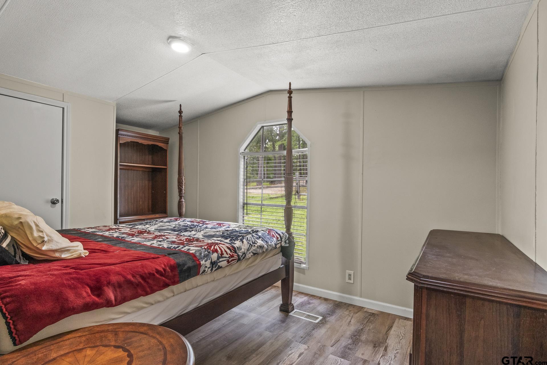 327 Private Road 52436