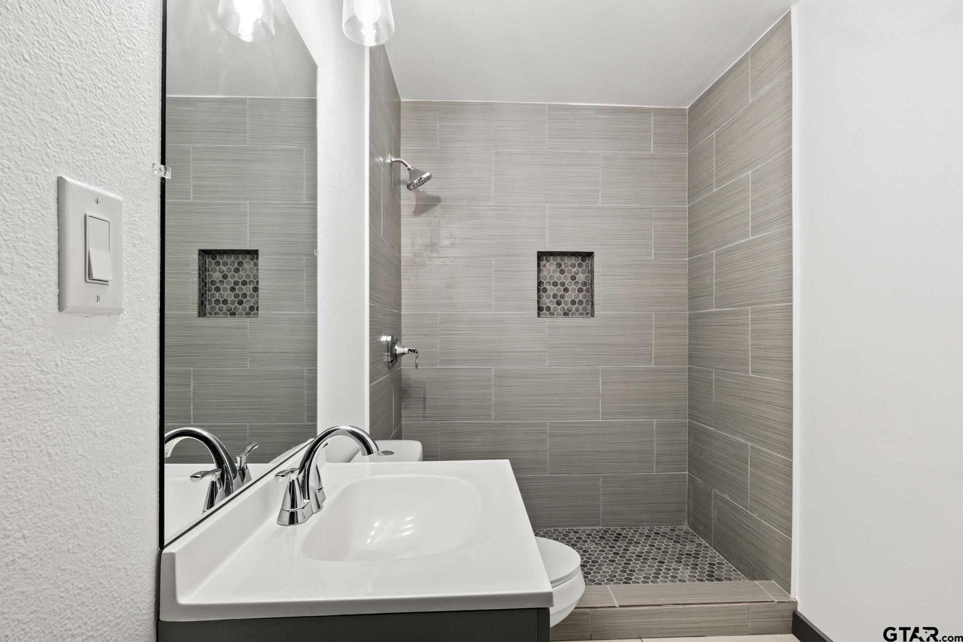 1102 W 12th
