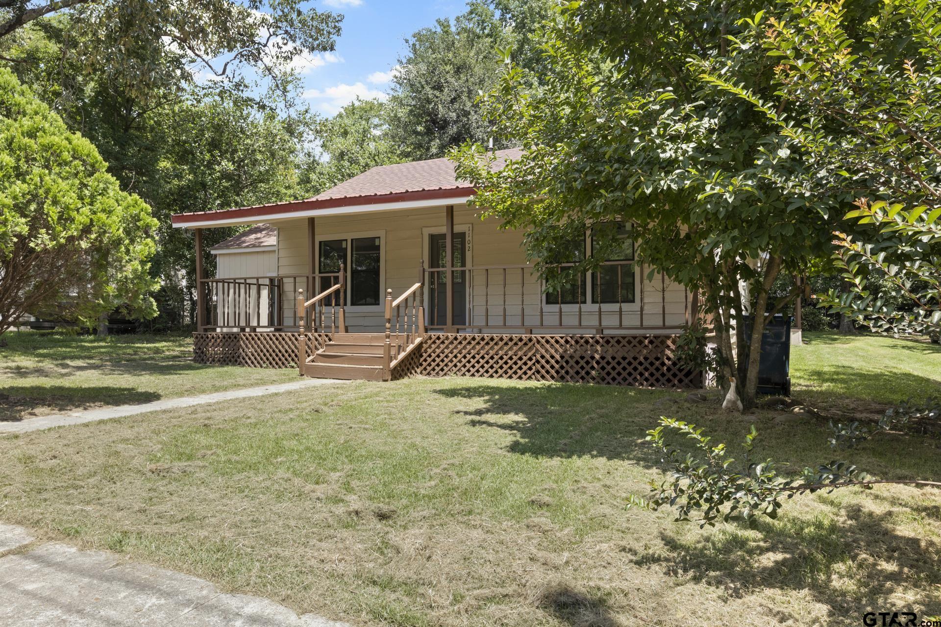 1102 W 12th