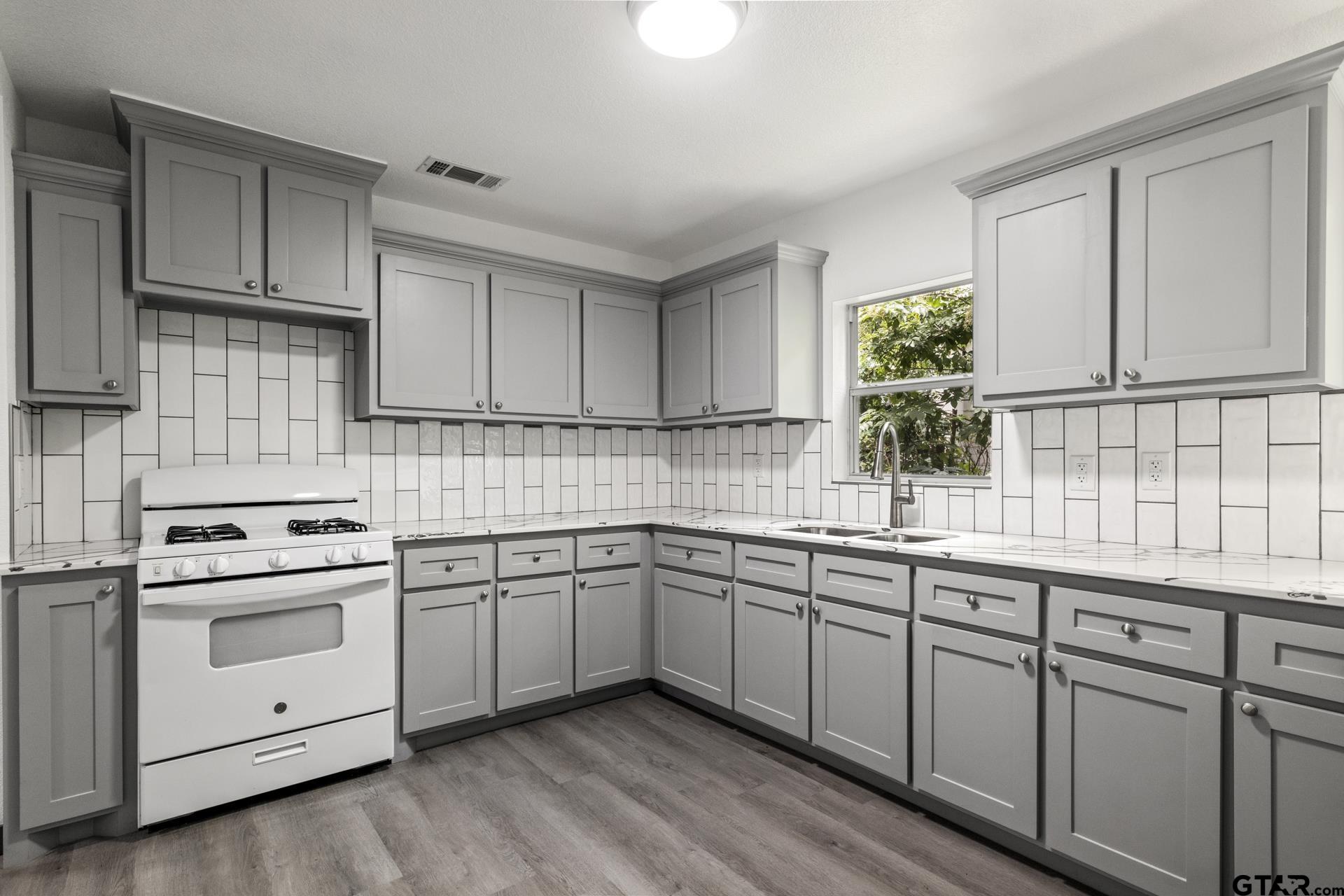 1102 W 12th