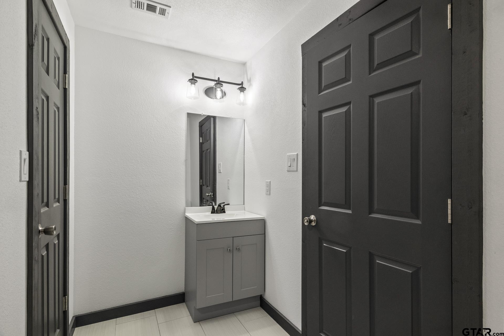 1102 W 12th