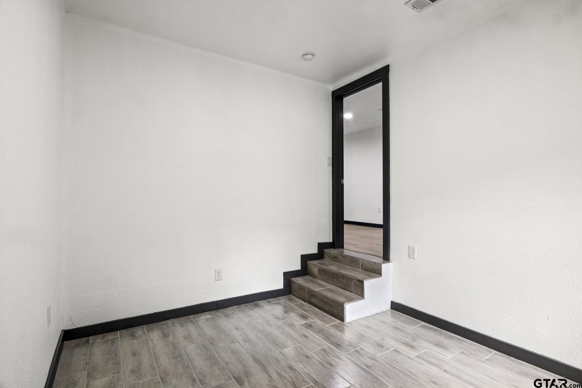 1102 W 12th