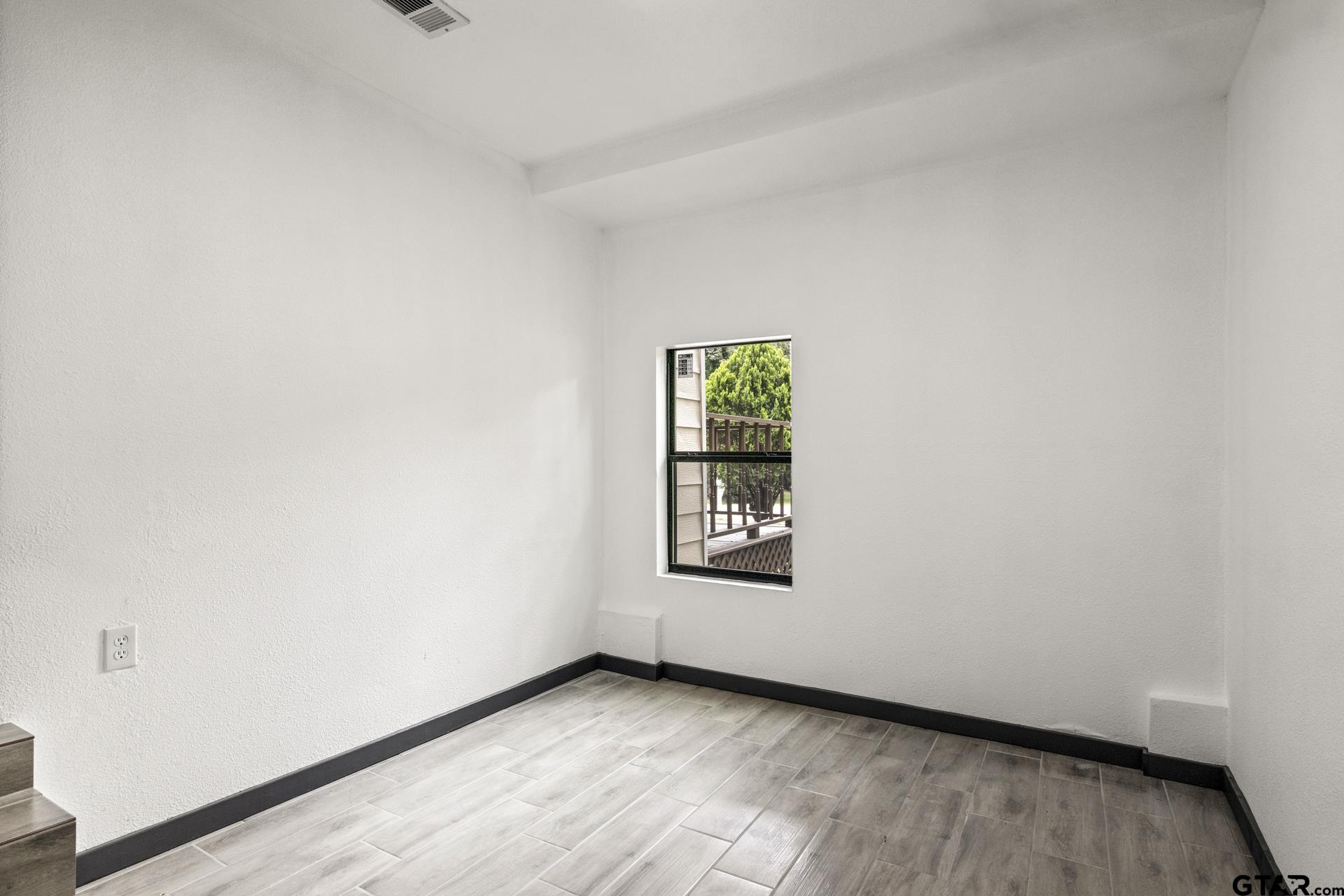 1102 W 12th