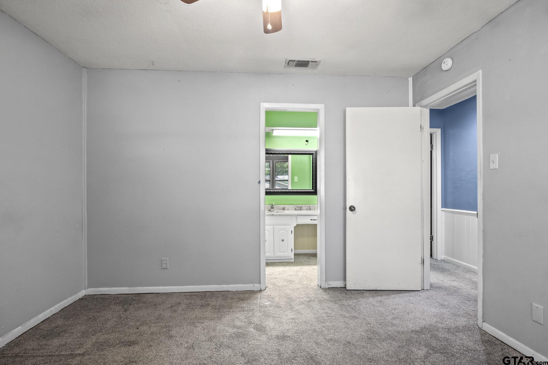2101 S Williams
