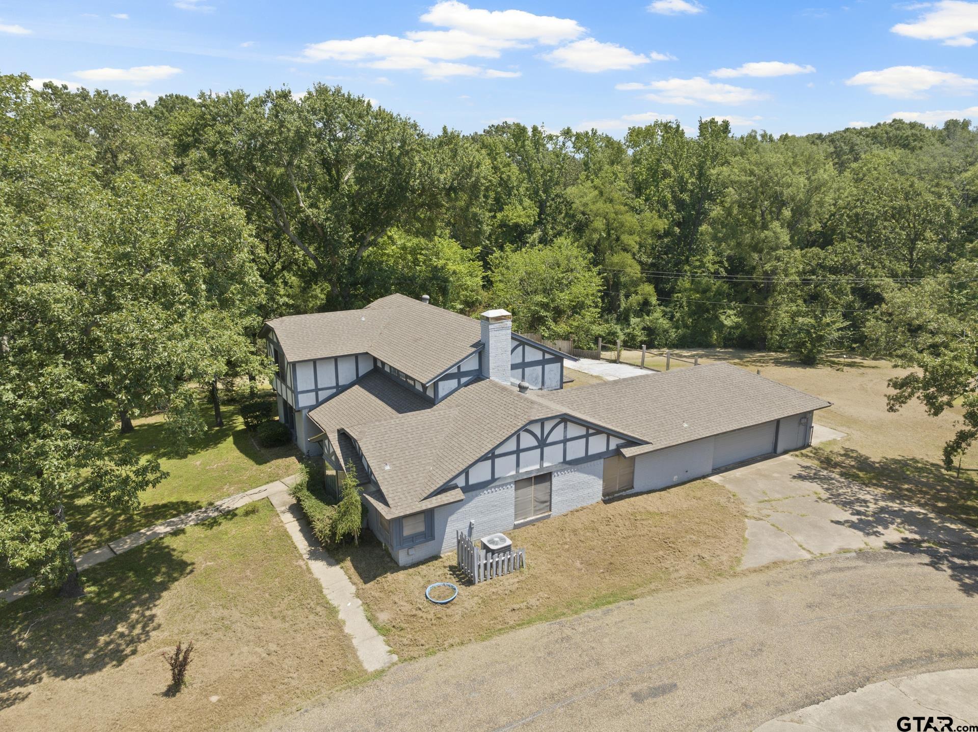 2101 S Williams