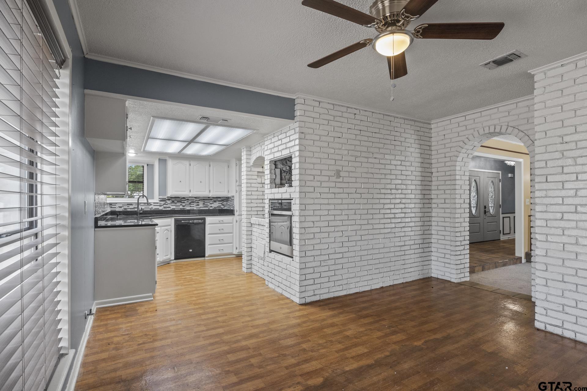 2101 S Williams