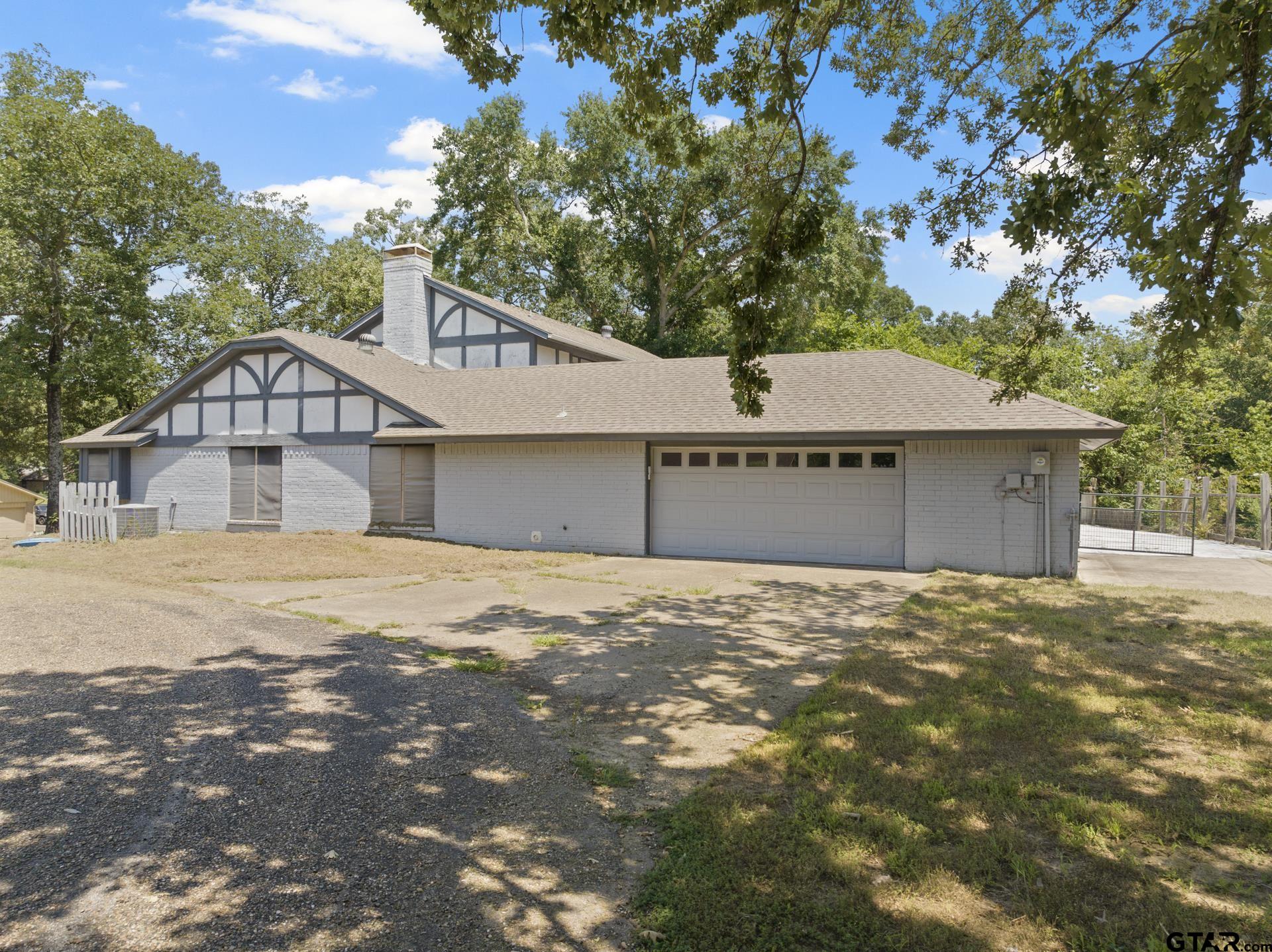 2101 S Williams