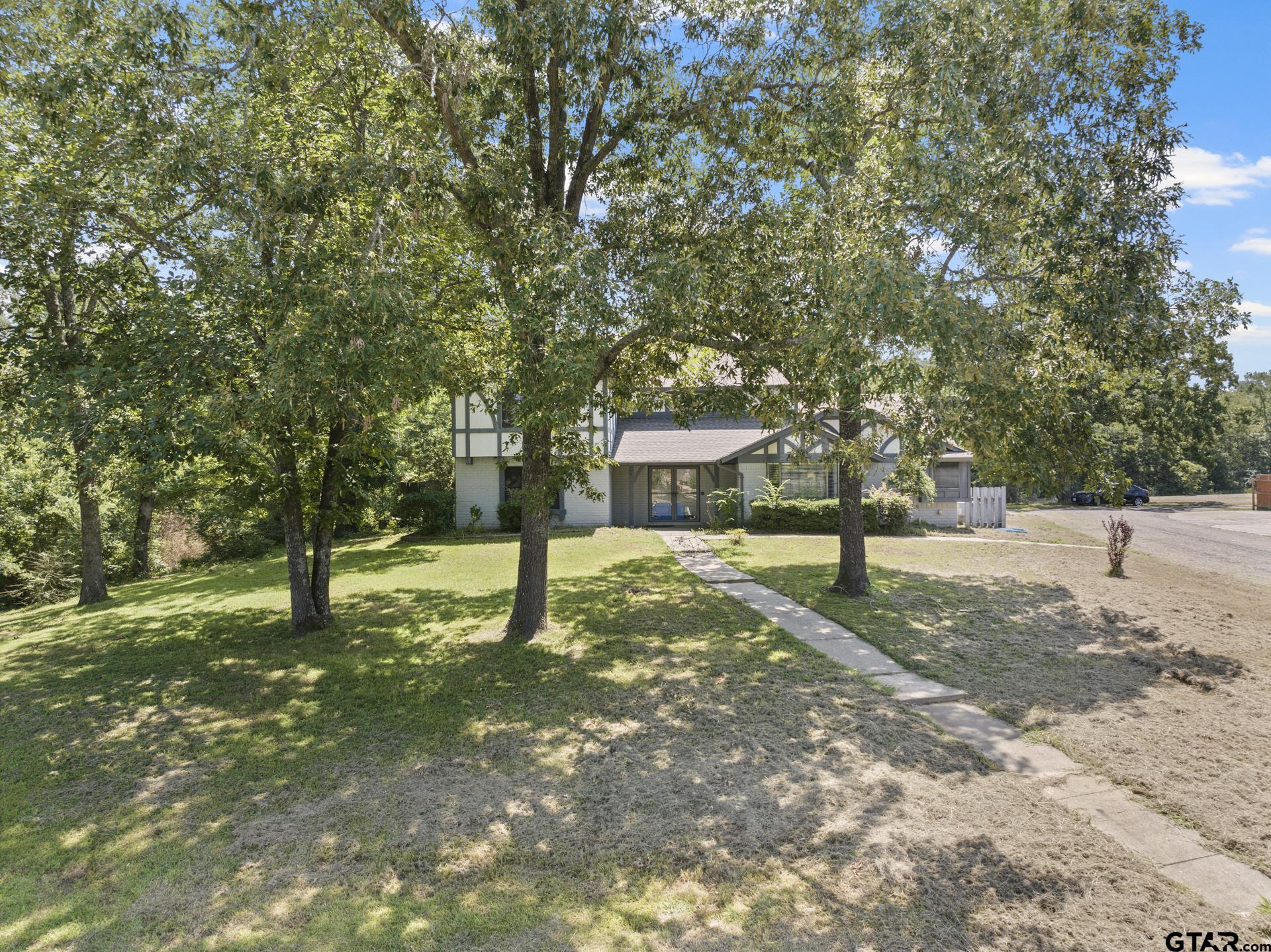 2101 S Williams