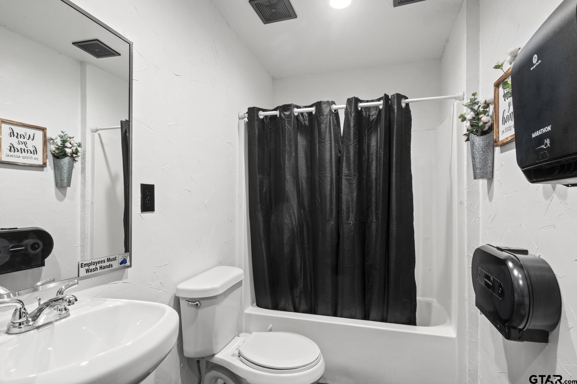 2217 W Ferguson