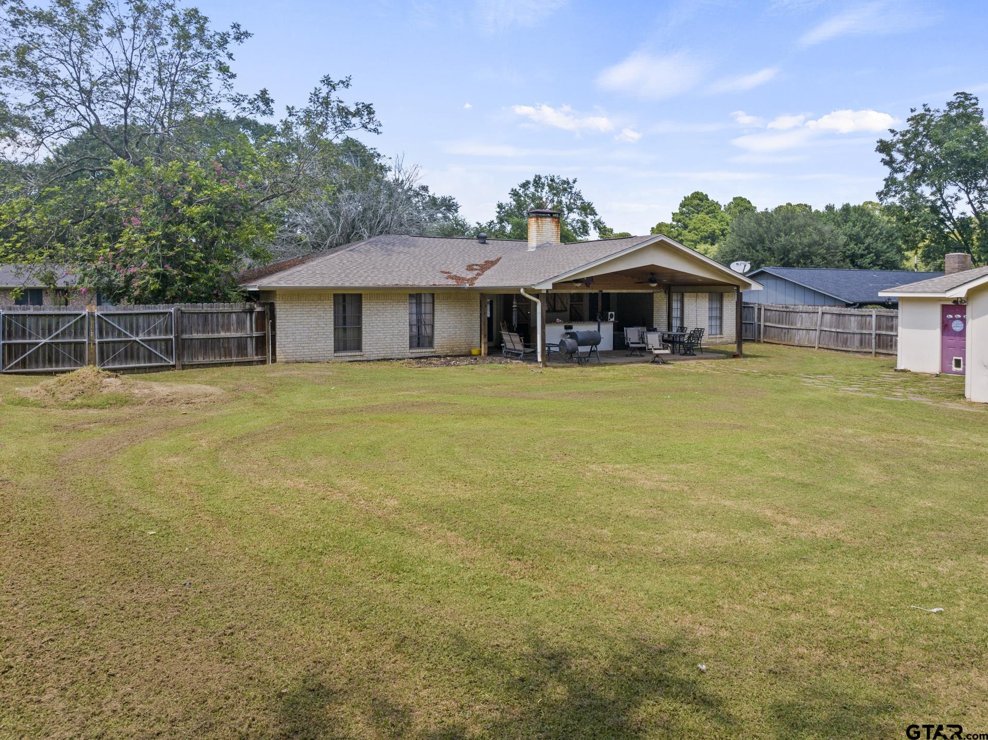 305 Country Club Lane