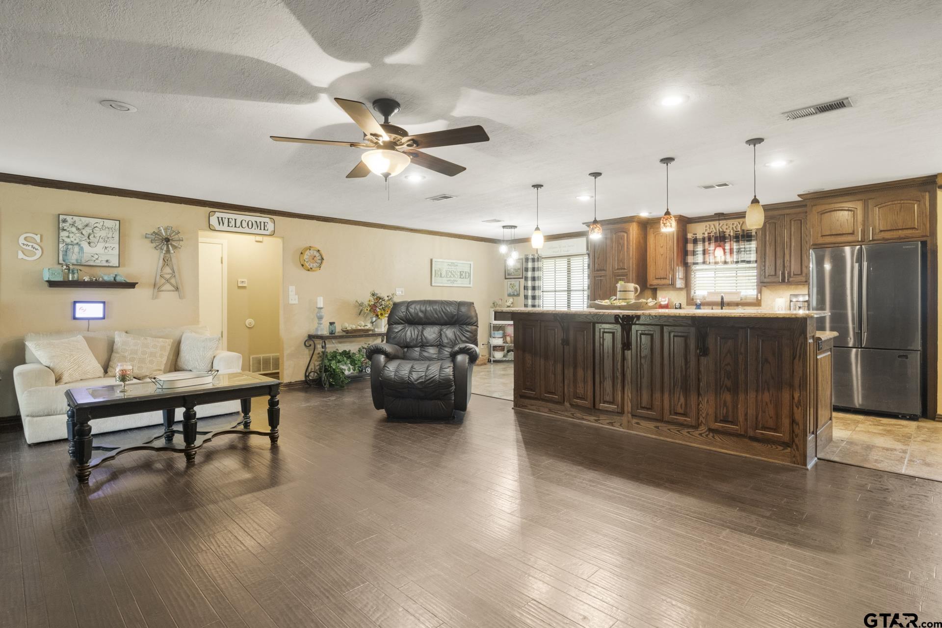 305 Country Club Lane