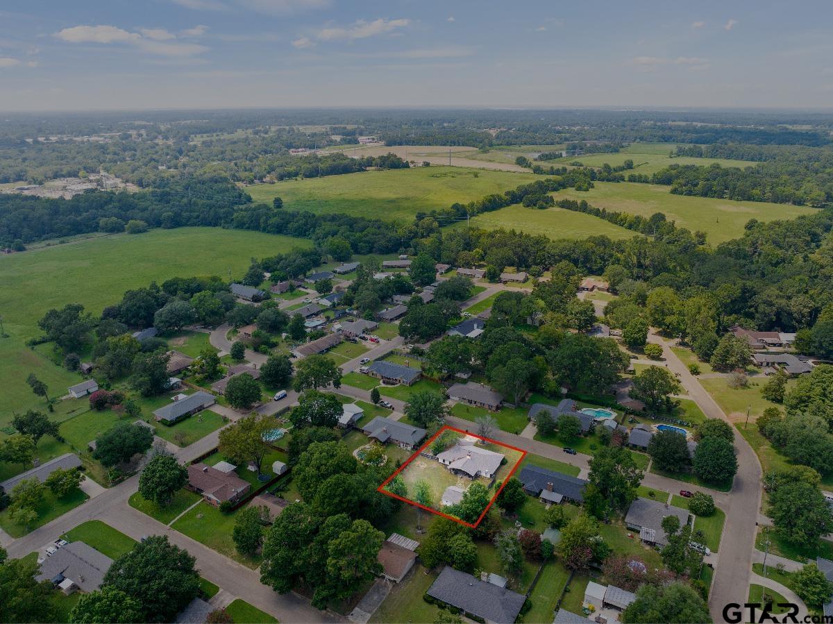 305 Country Club Lane