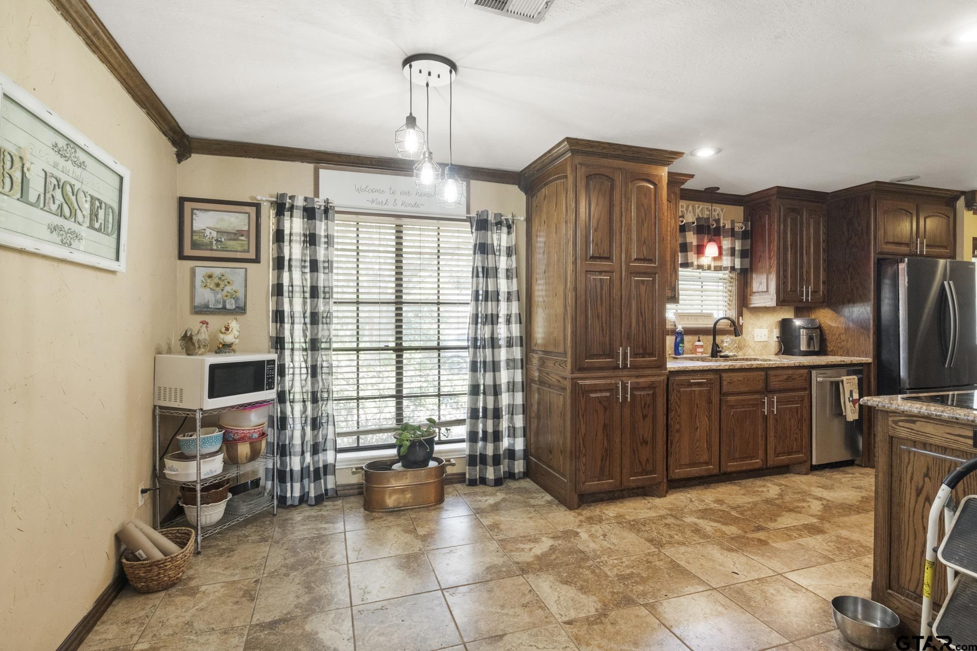 305 Country Club Lane