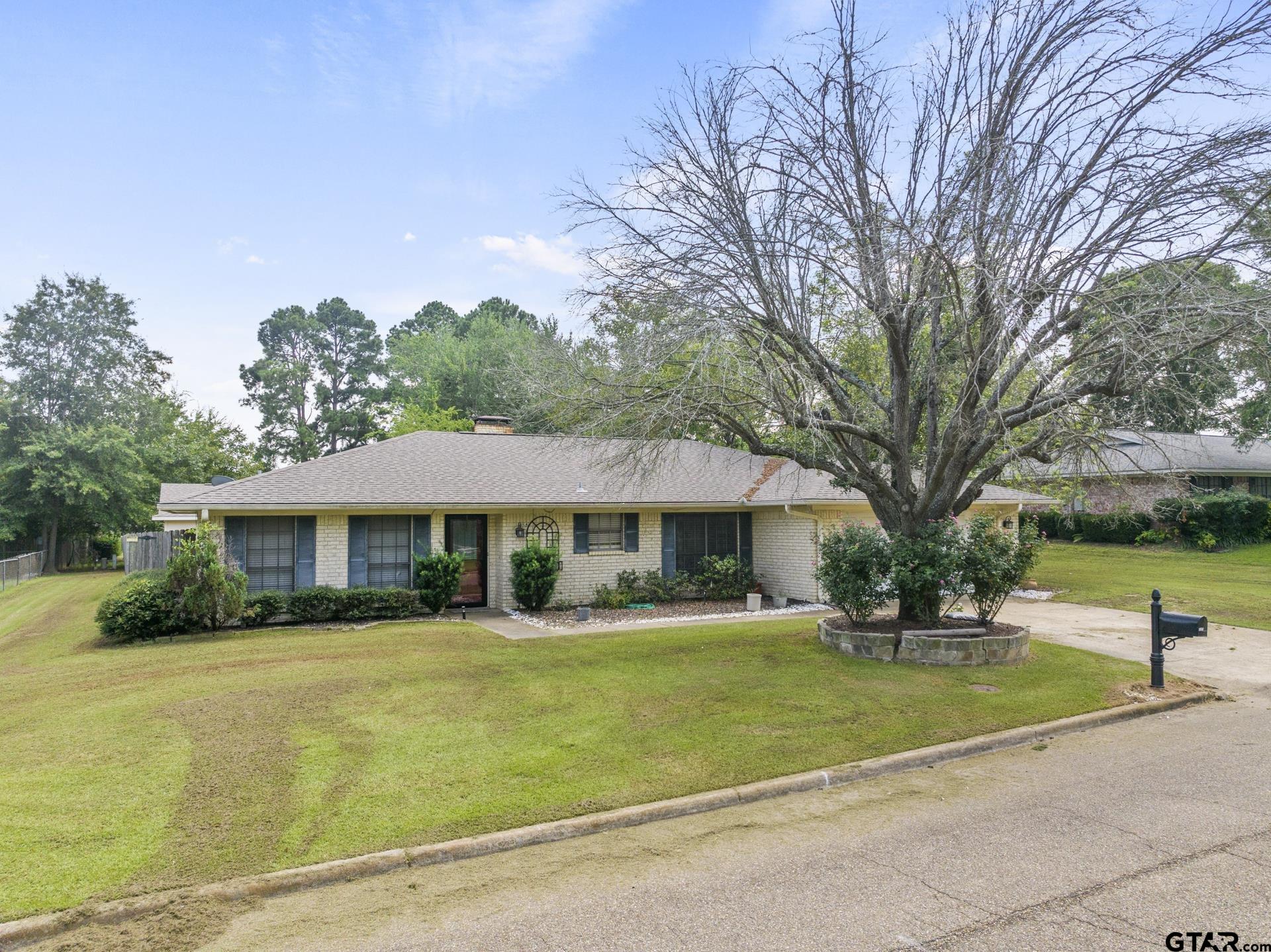 305 Country Club Lane