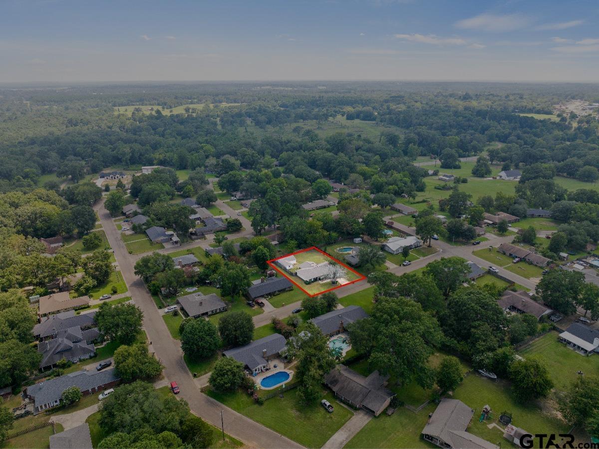 305 Country Club Lane