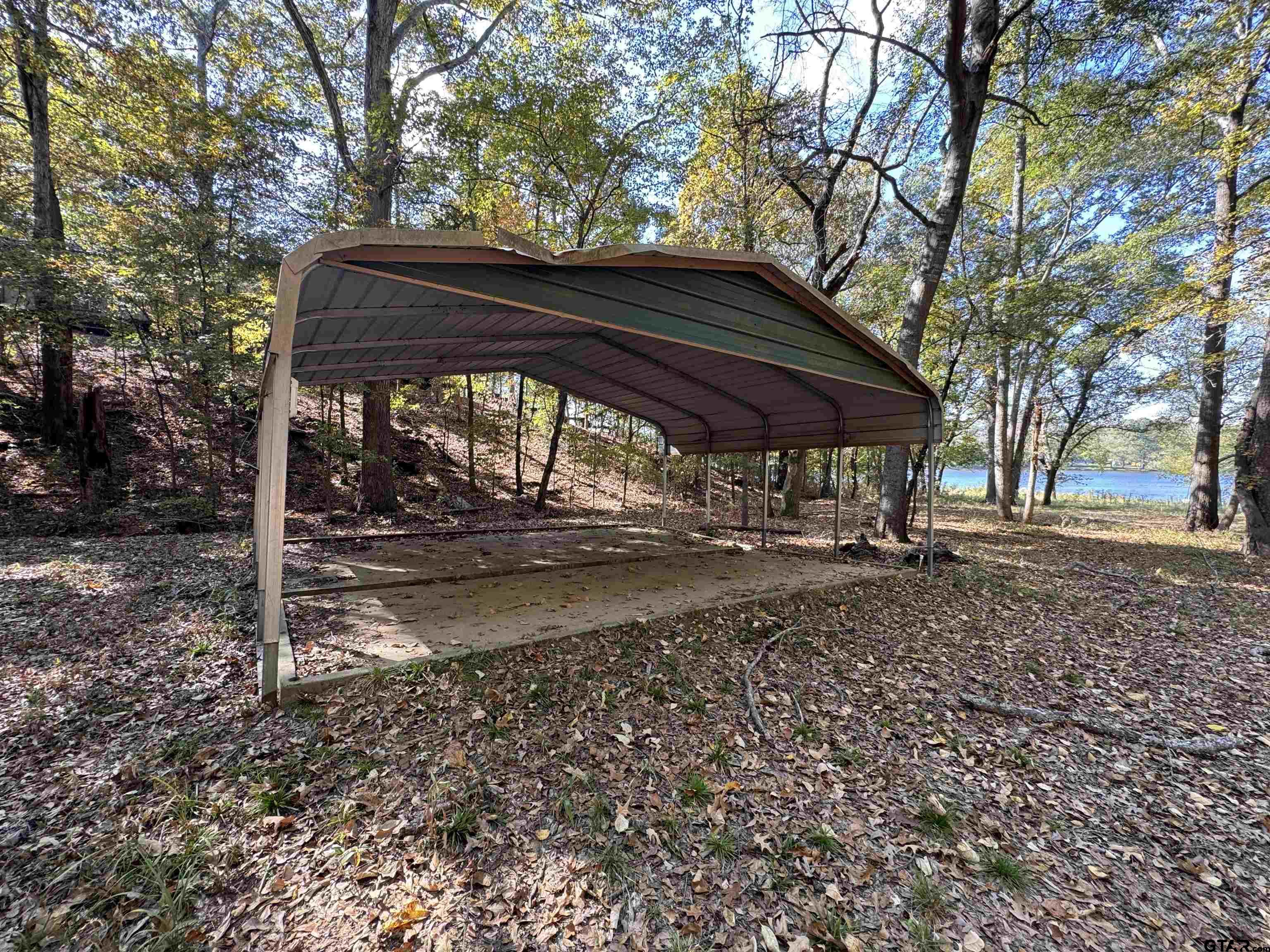 3088 E Lake Dr