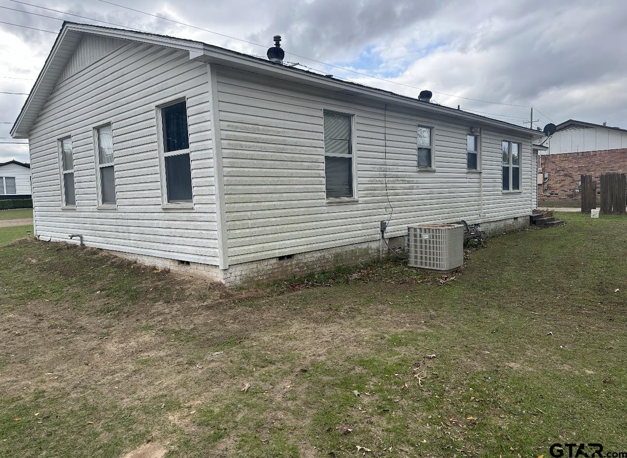205 E Magnolia Dr