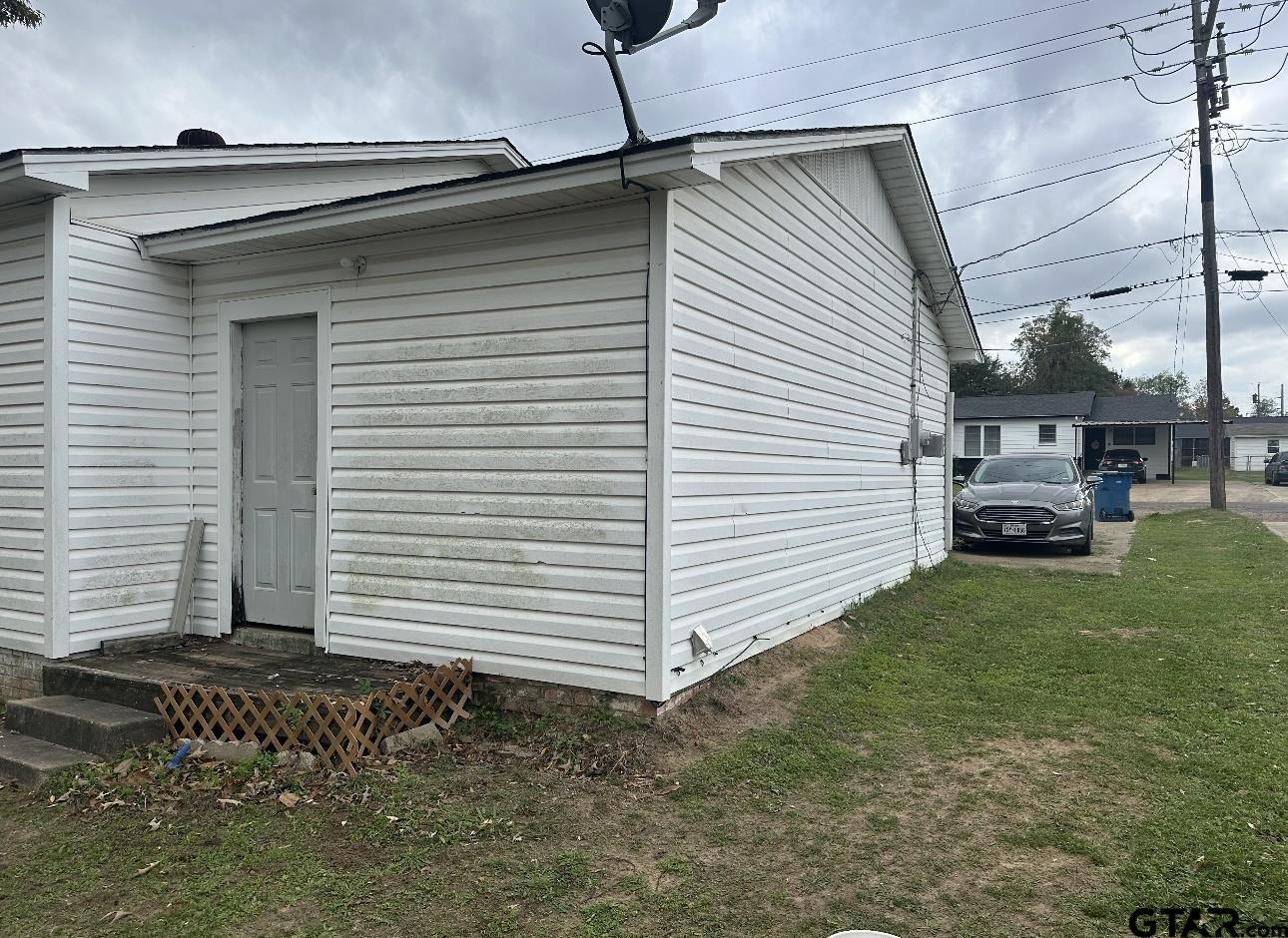 205 E Magnolia Dr