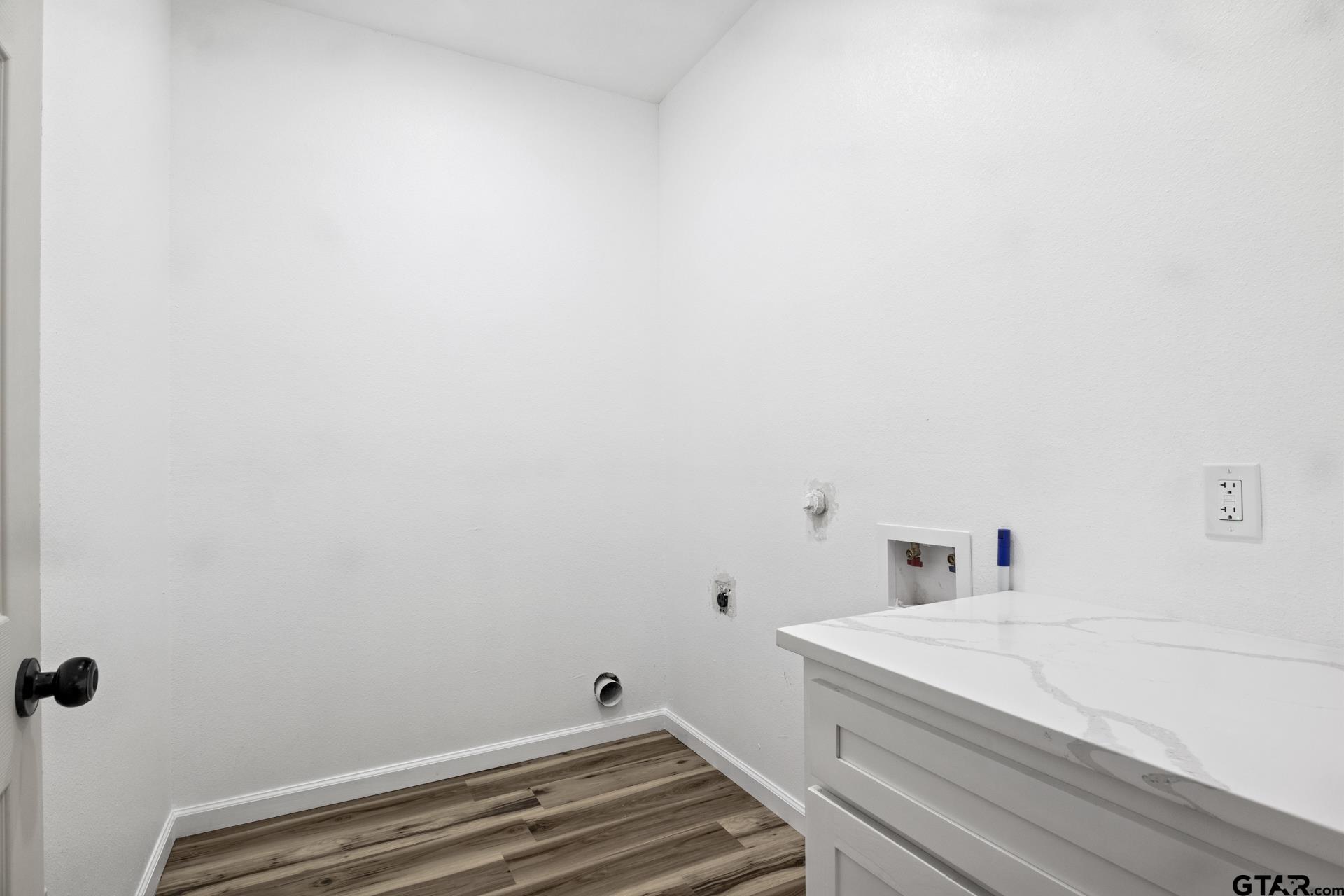 500 Therese Ct