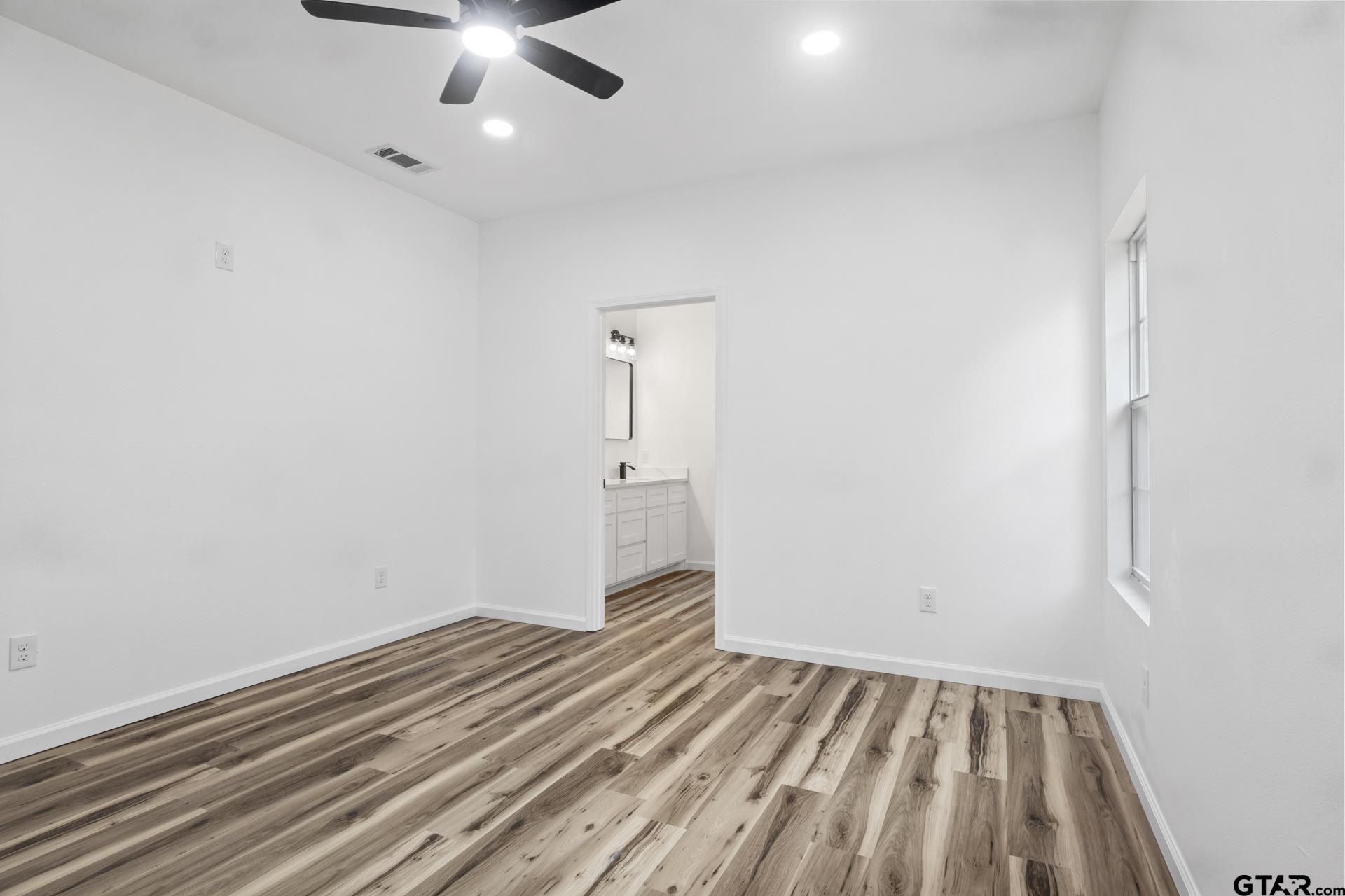500 Therese Ct