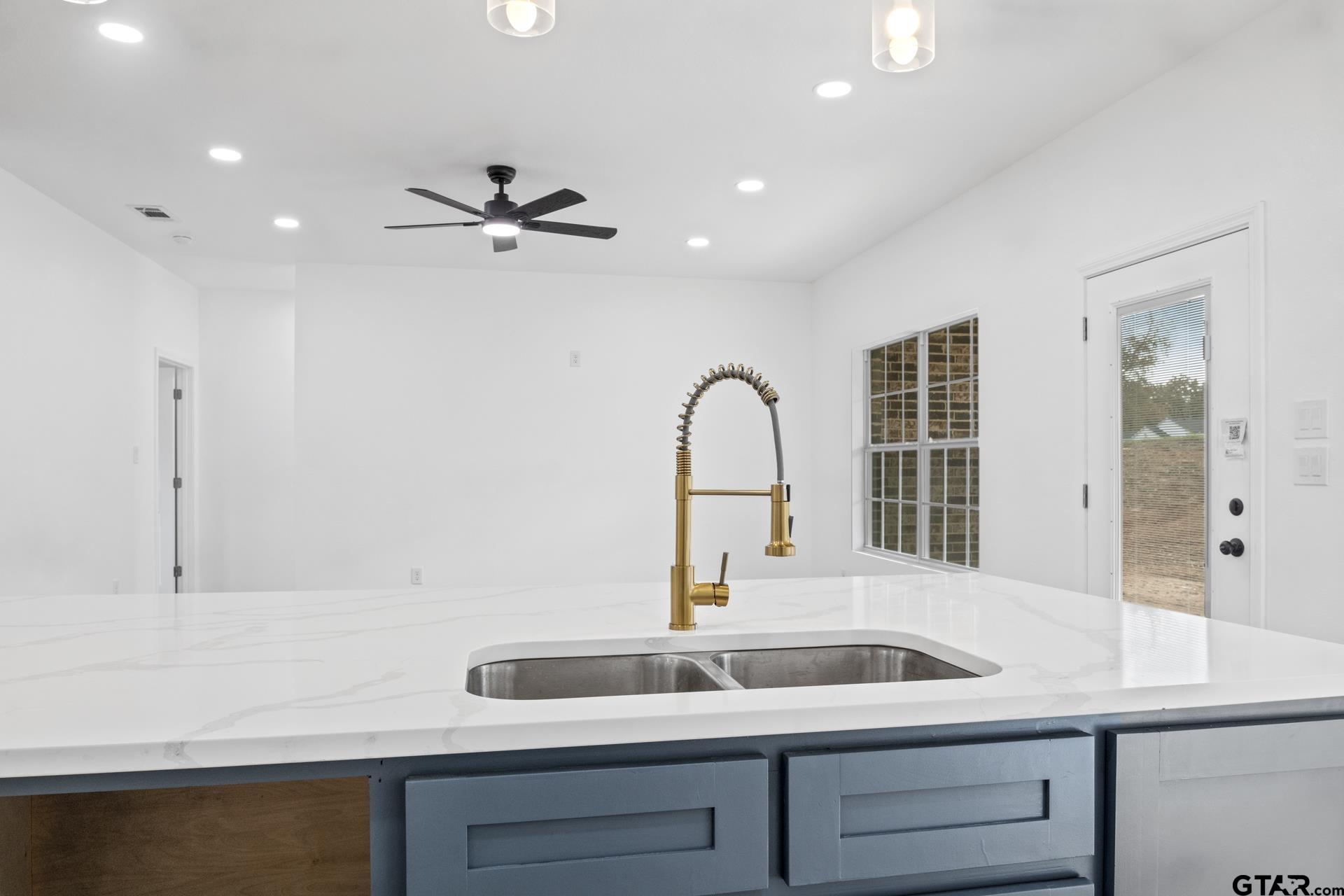 500 Therese Ct