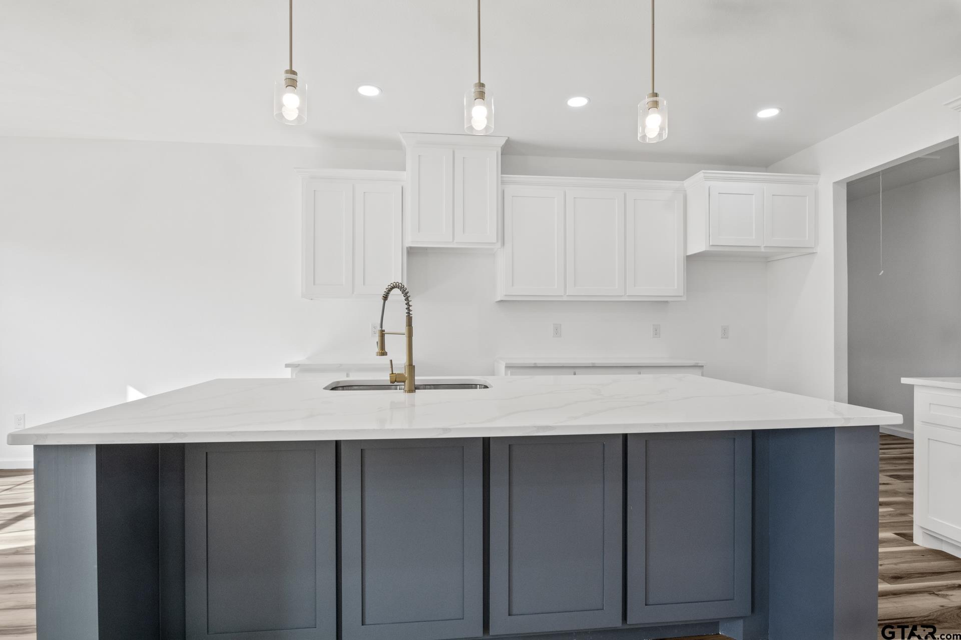 500 Therese Ct