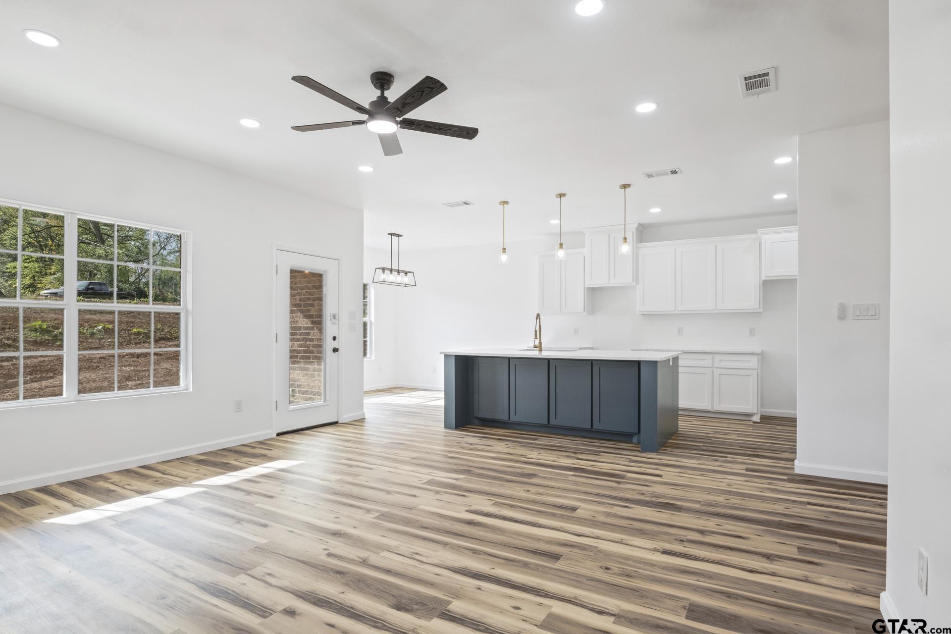 500 Therese Ct