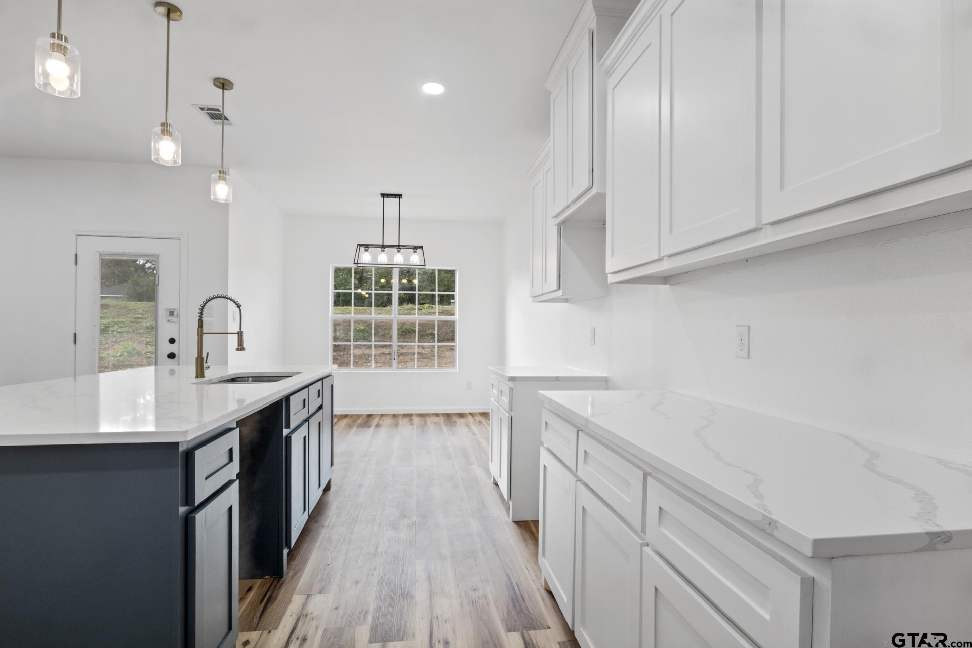 500 Therese Ct