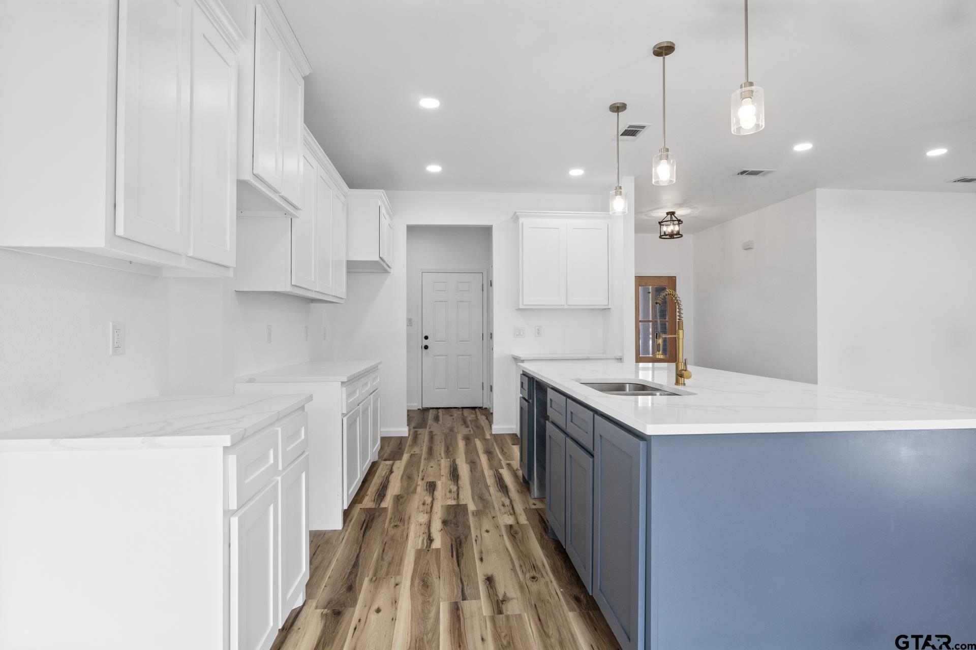 500 Therese Ct