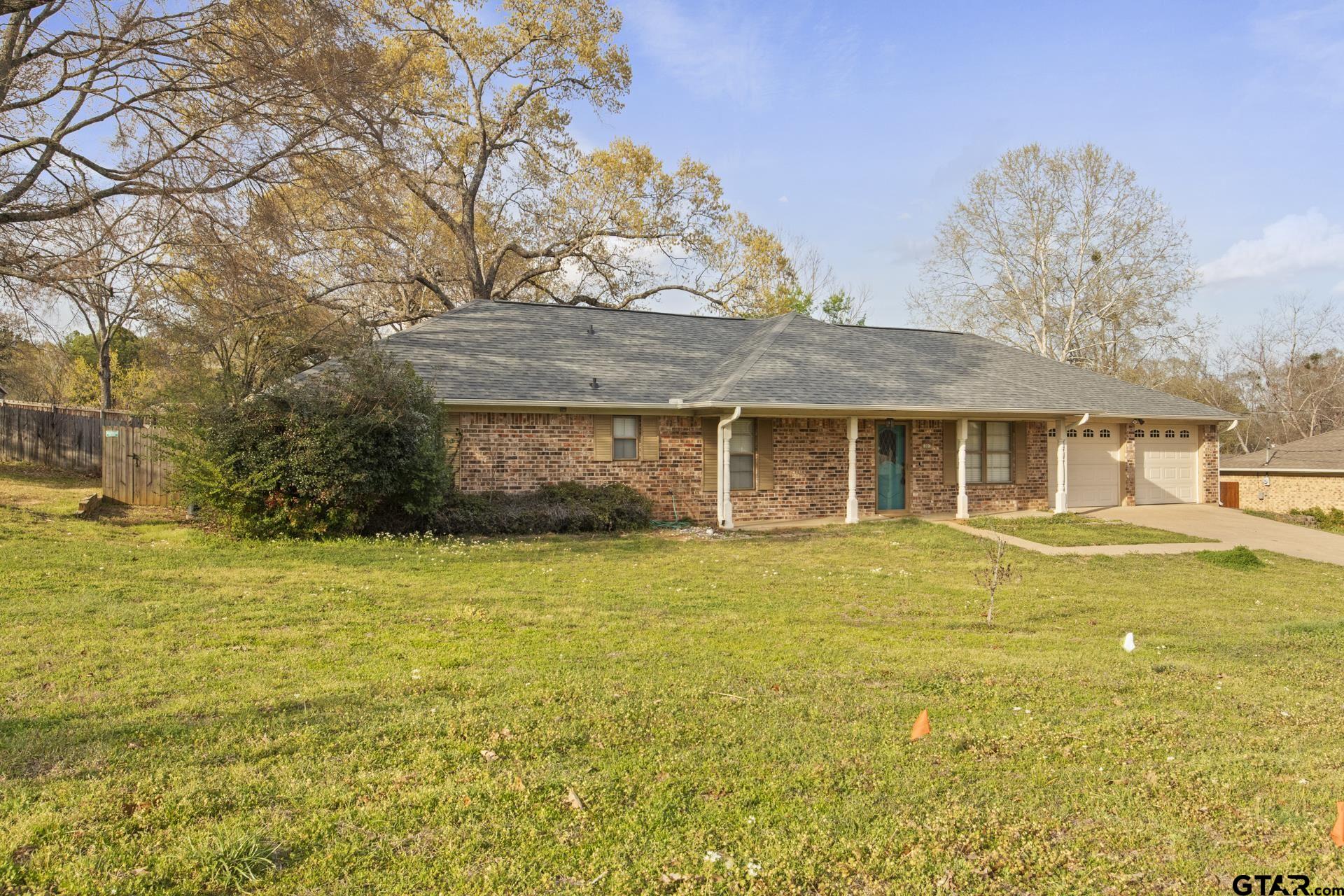 1007 Forest Hills Dr