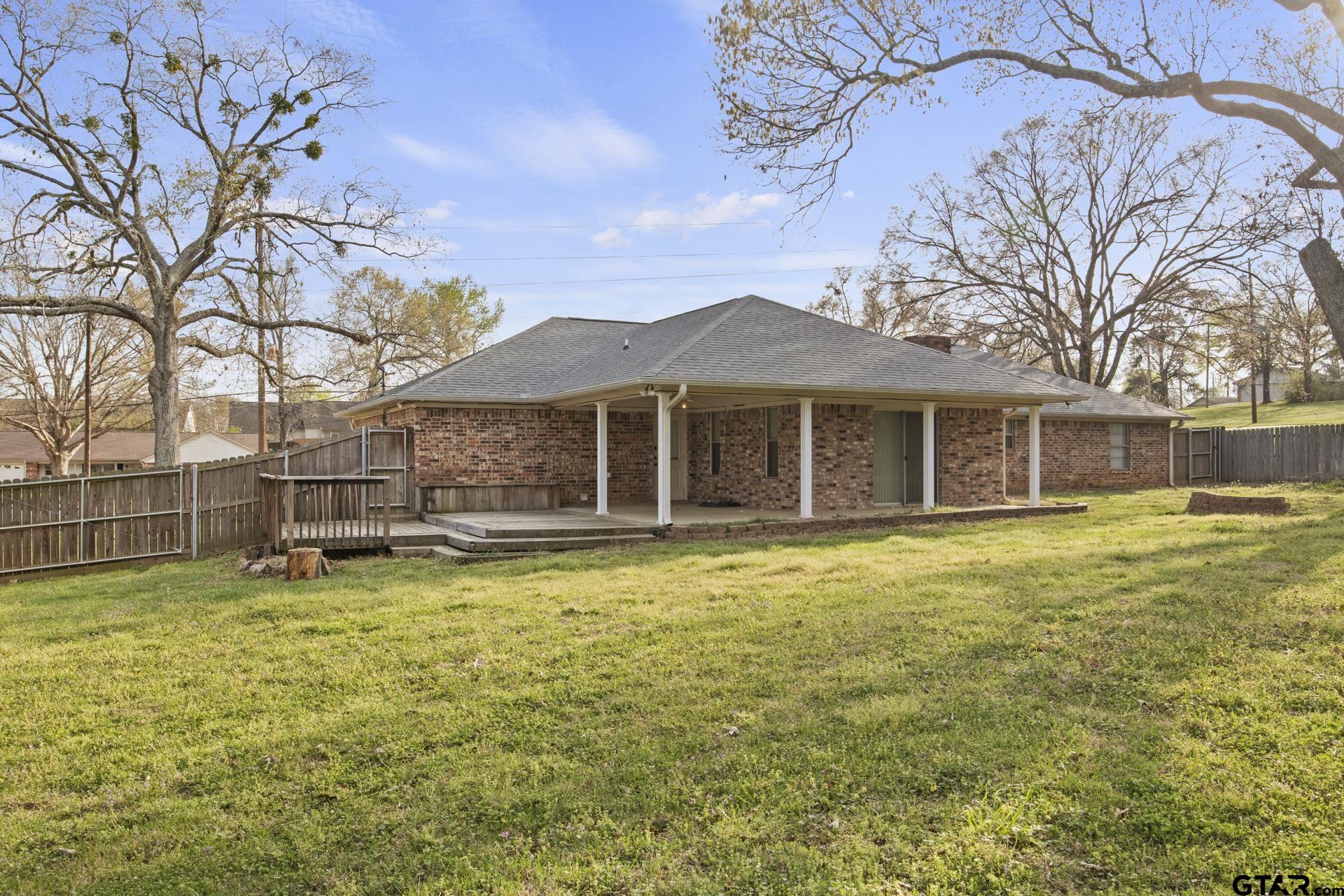 1007 Forest Hills Dr