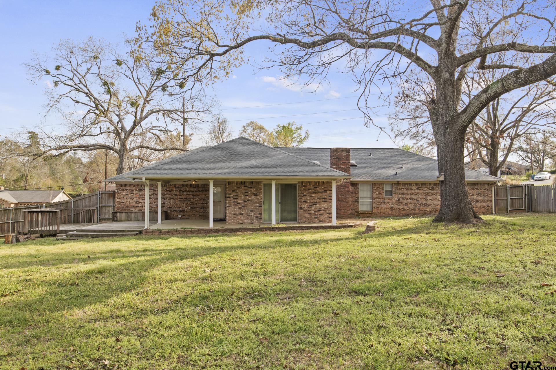 1007 Forest Hills Dr