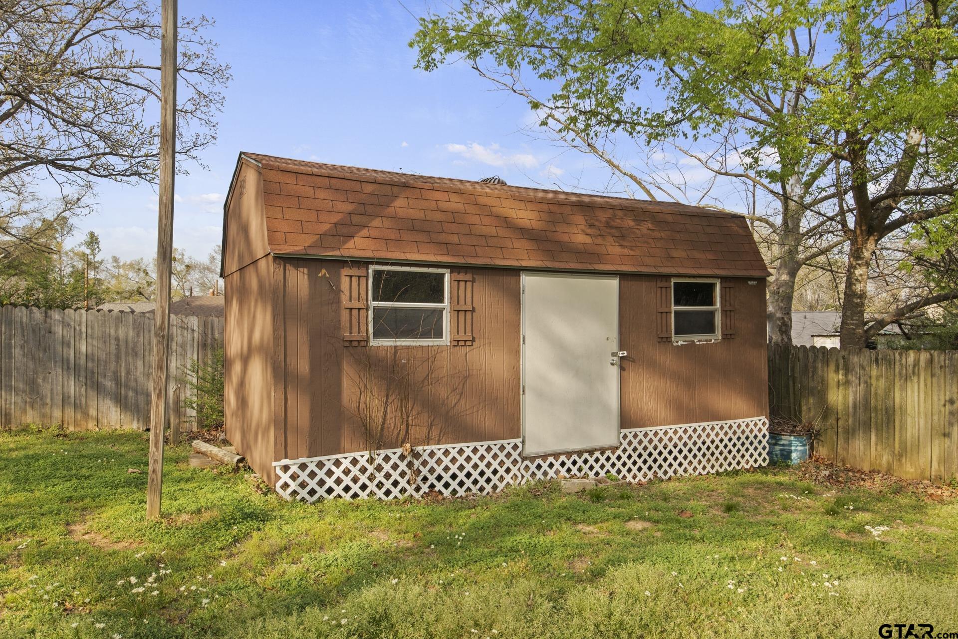 1007 Forest Hills Dr