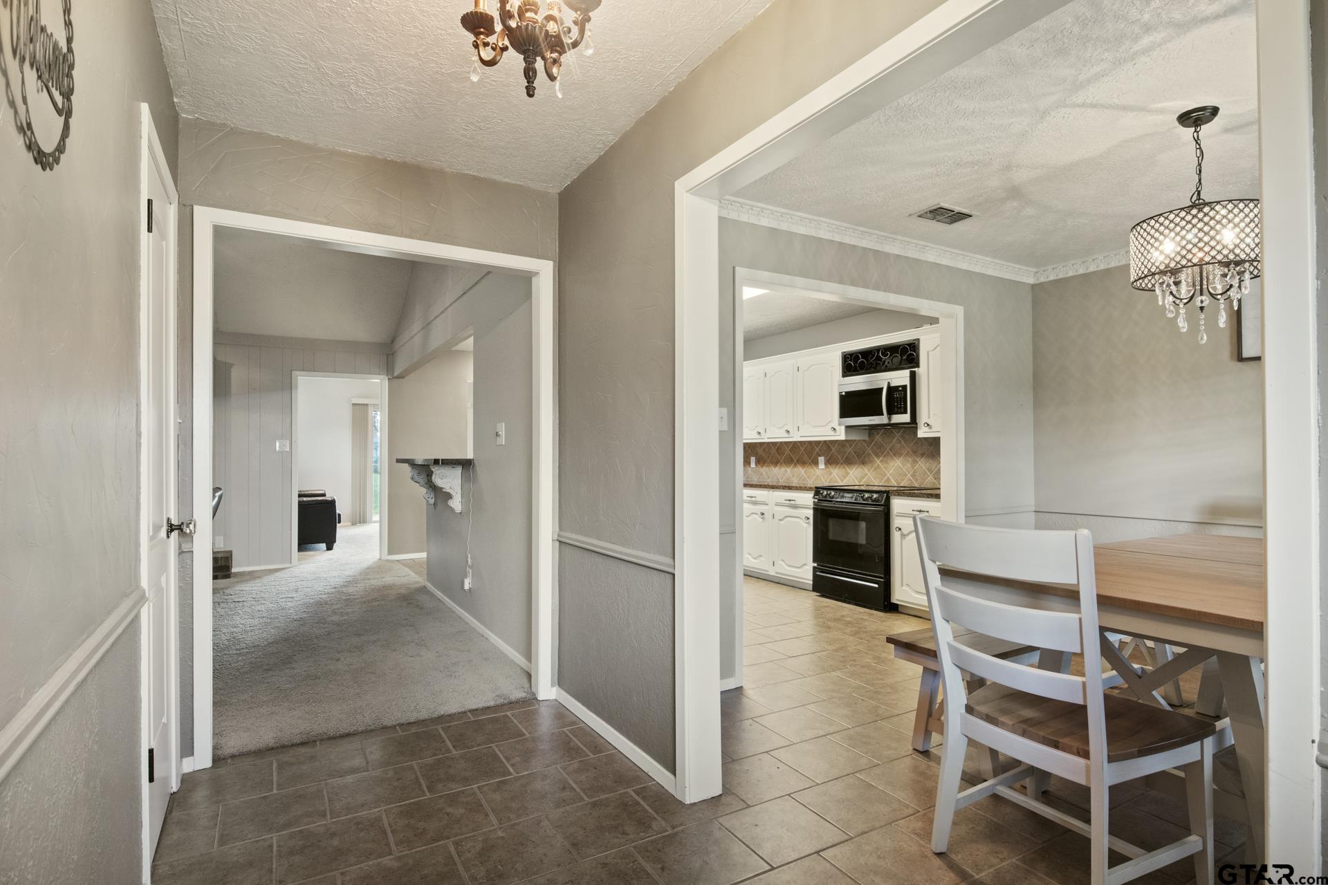 1007 Forest Hills Dr