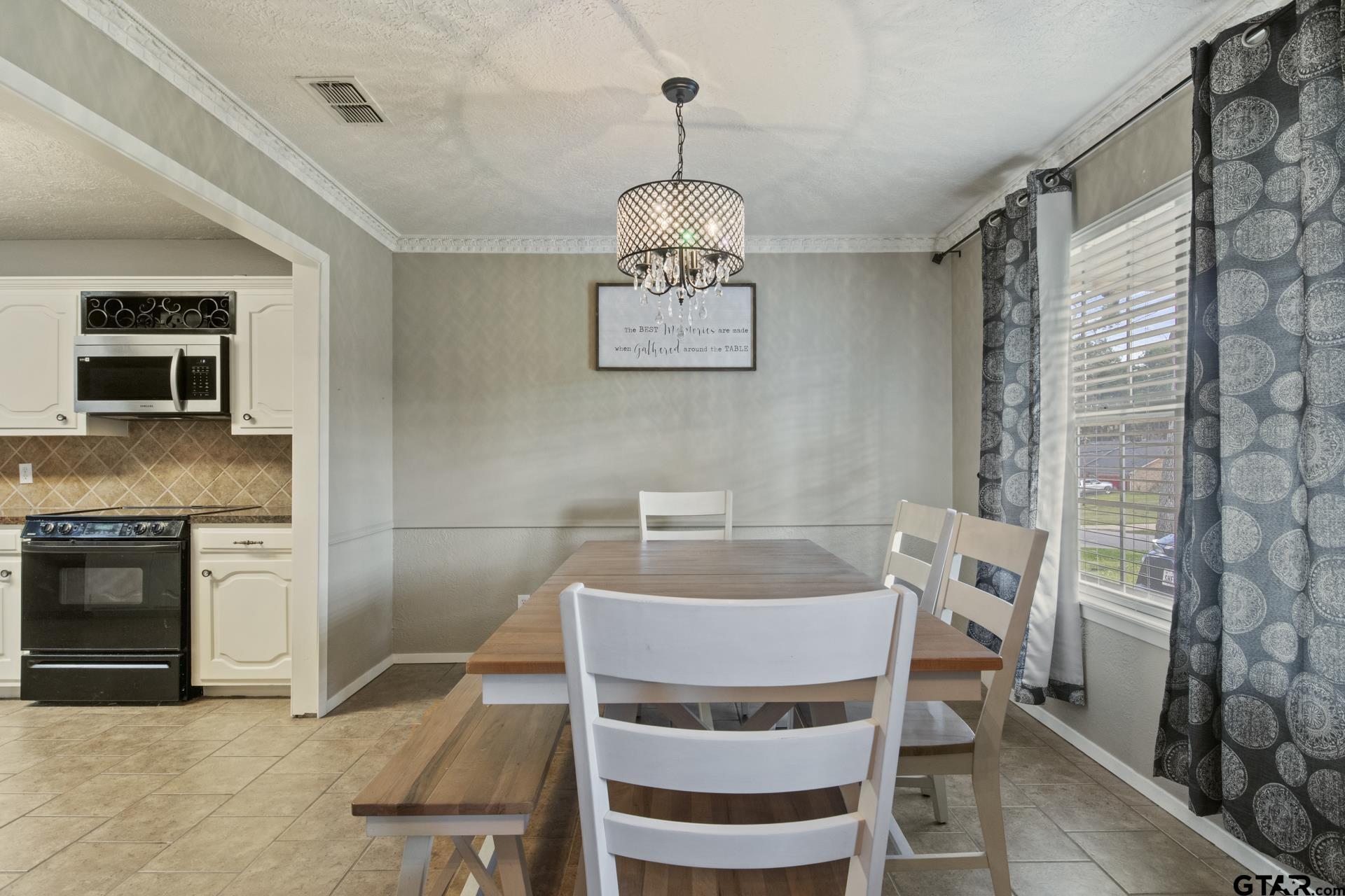 1007 Forest Hills Dr