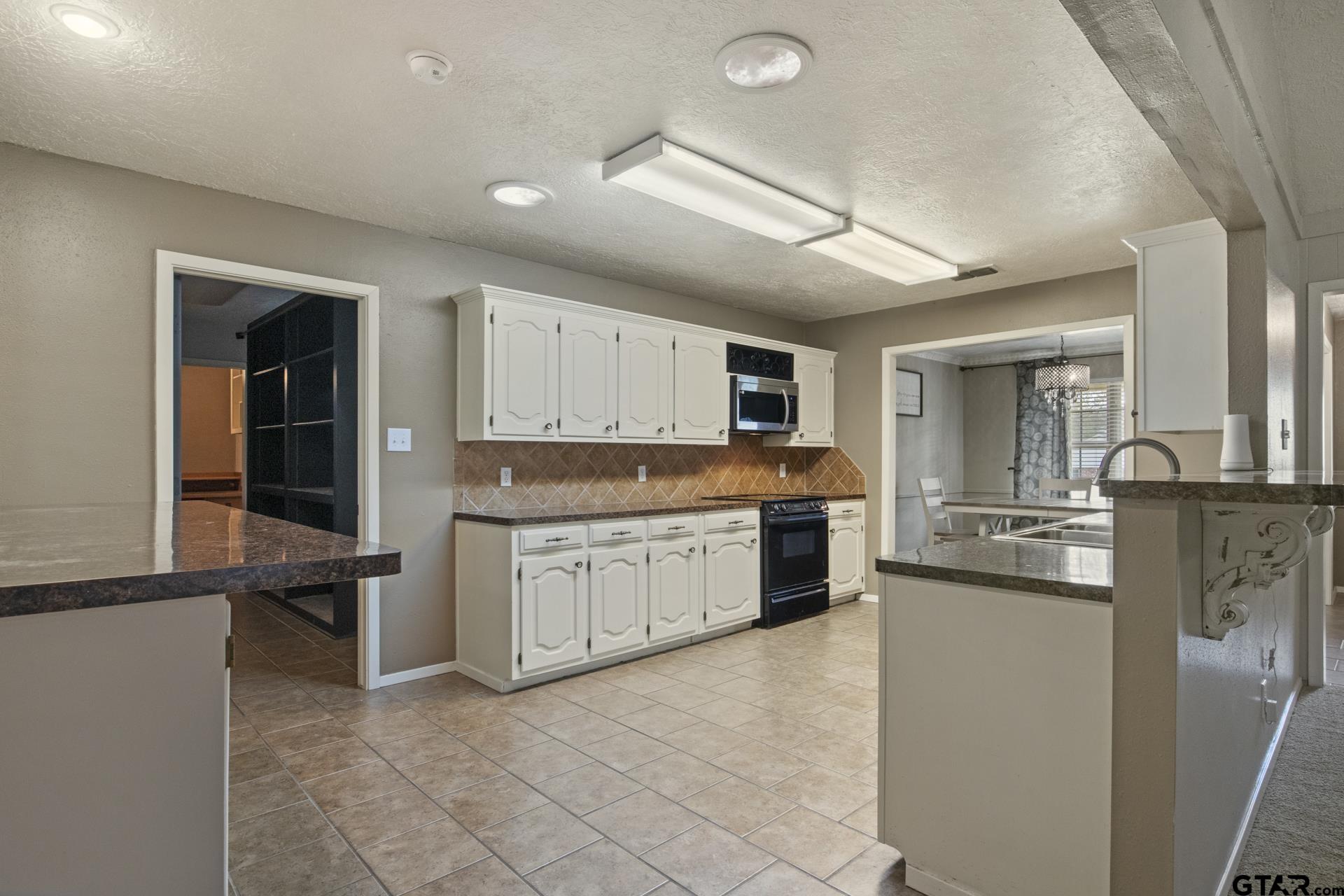 1007 Forest Hills Dr