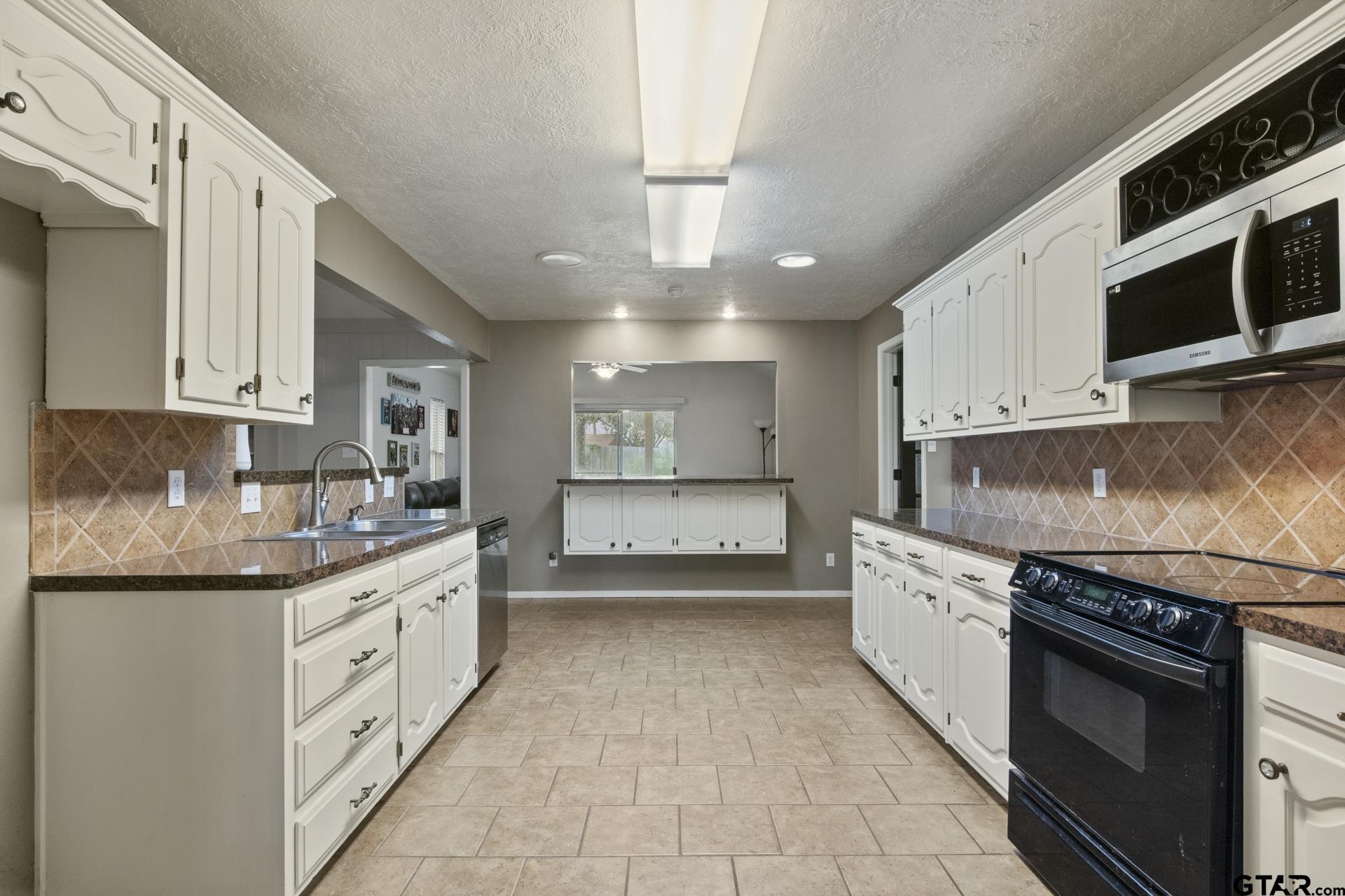 1007 Forest Hills Dr