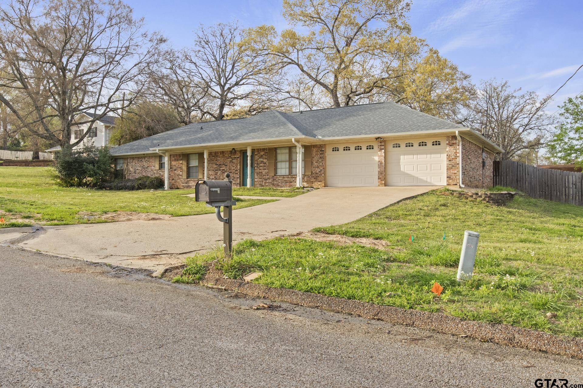 1007 Forest Hills Dr