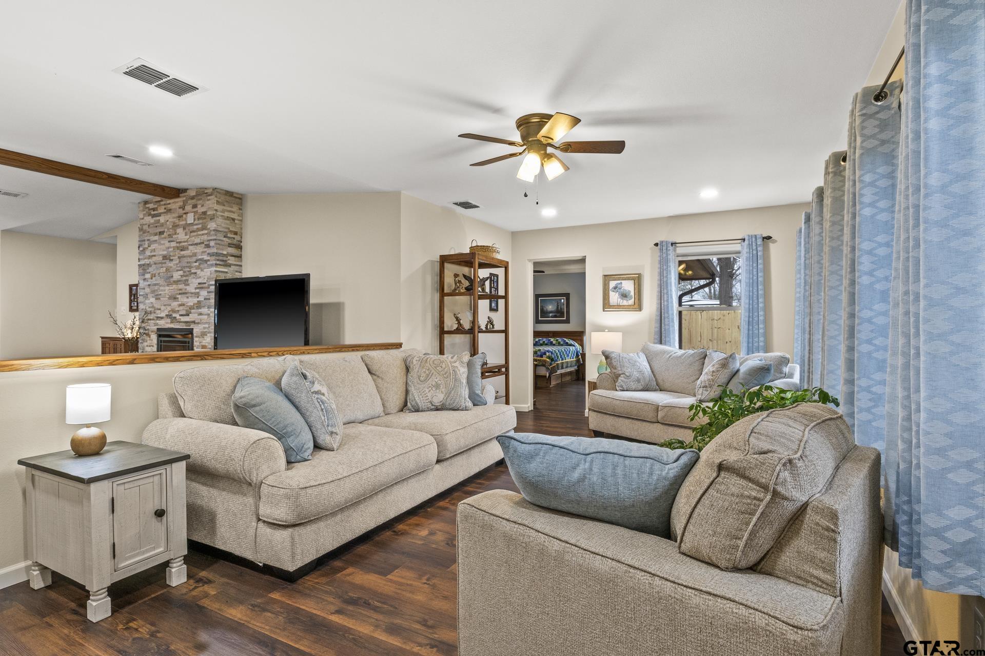 310 Kent Dr