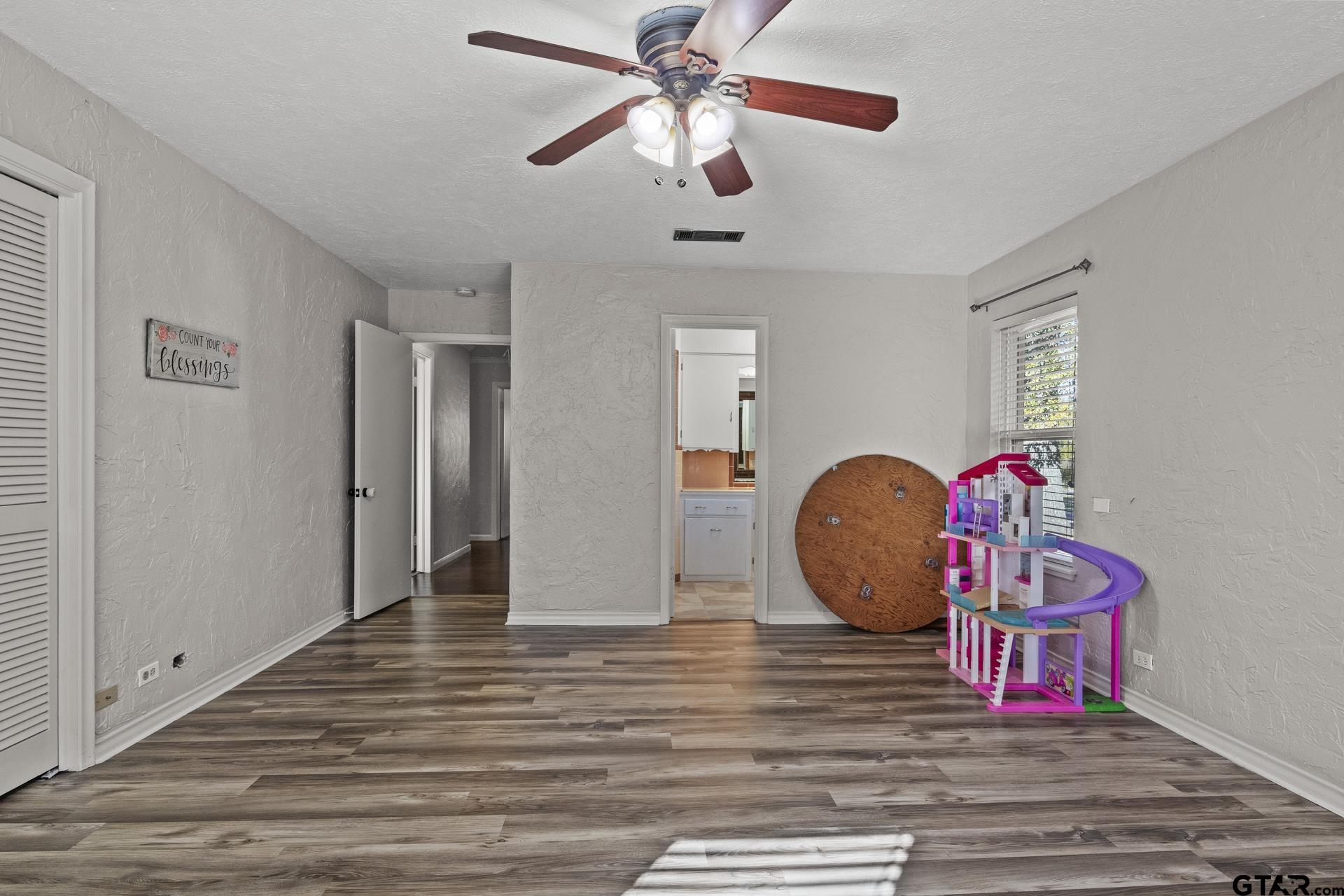 804 Fleming Dr
