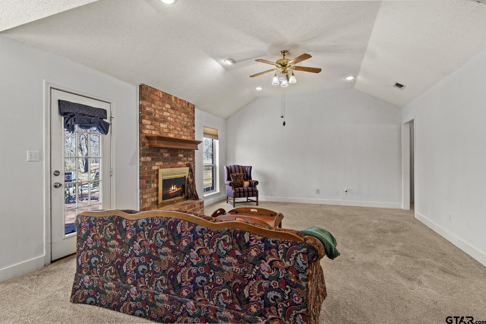 27 Private Road 52371