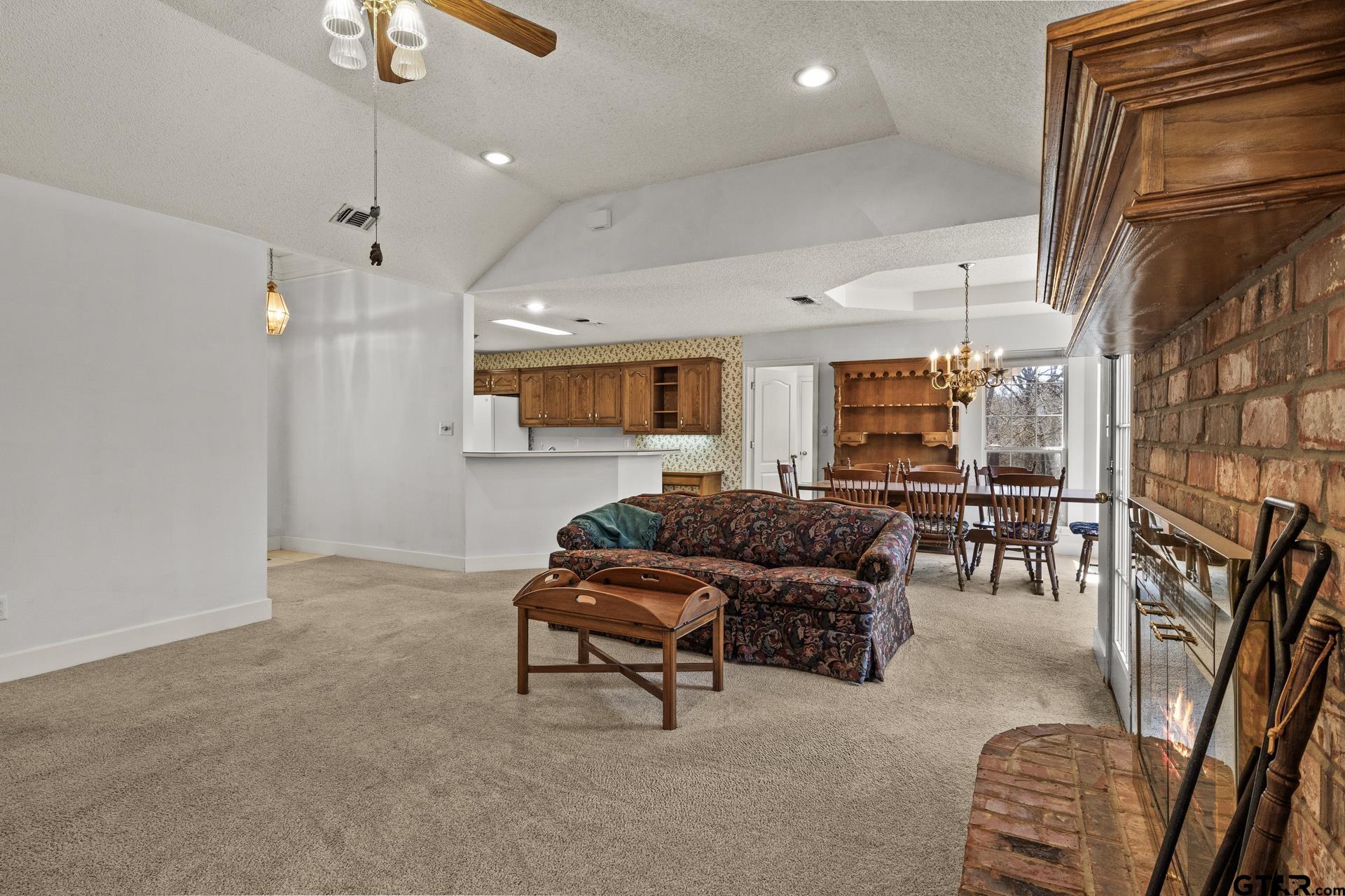 27 Private Road 52371