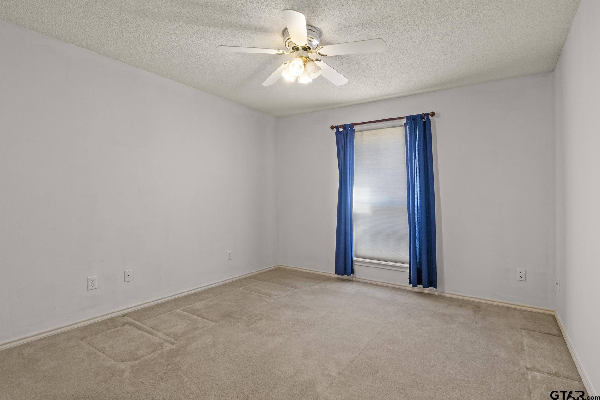 27 Private Road 52371