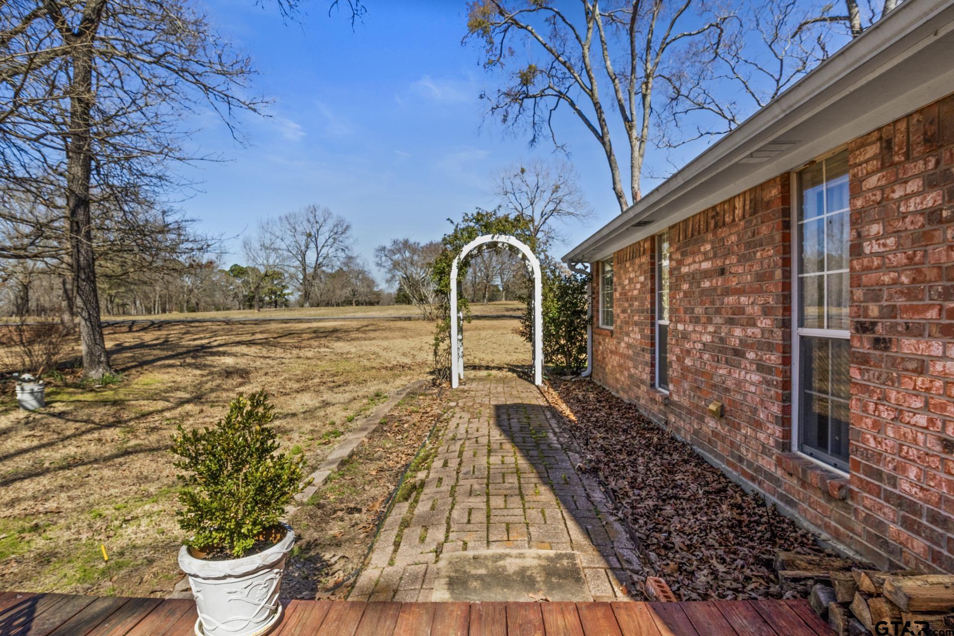 27 Private Road 52371