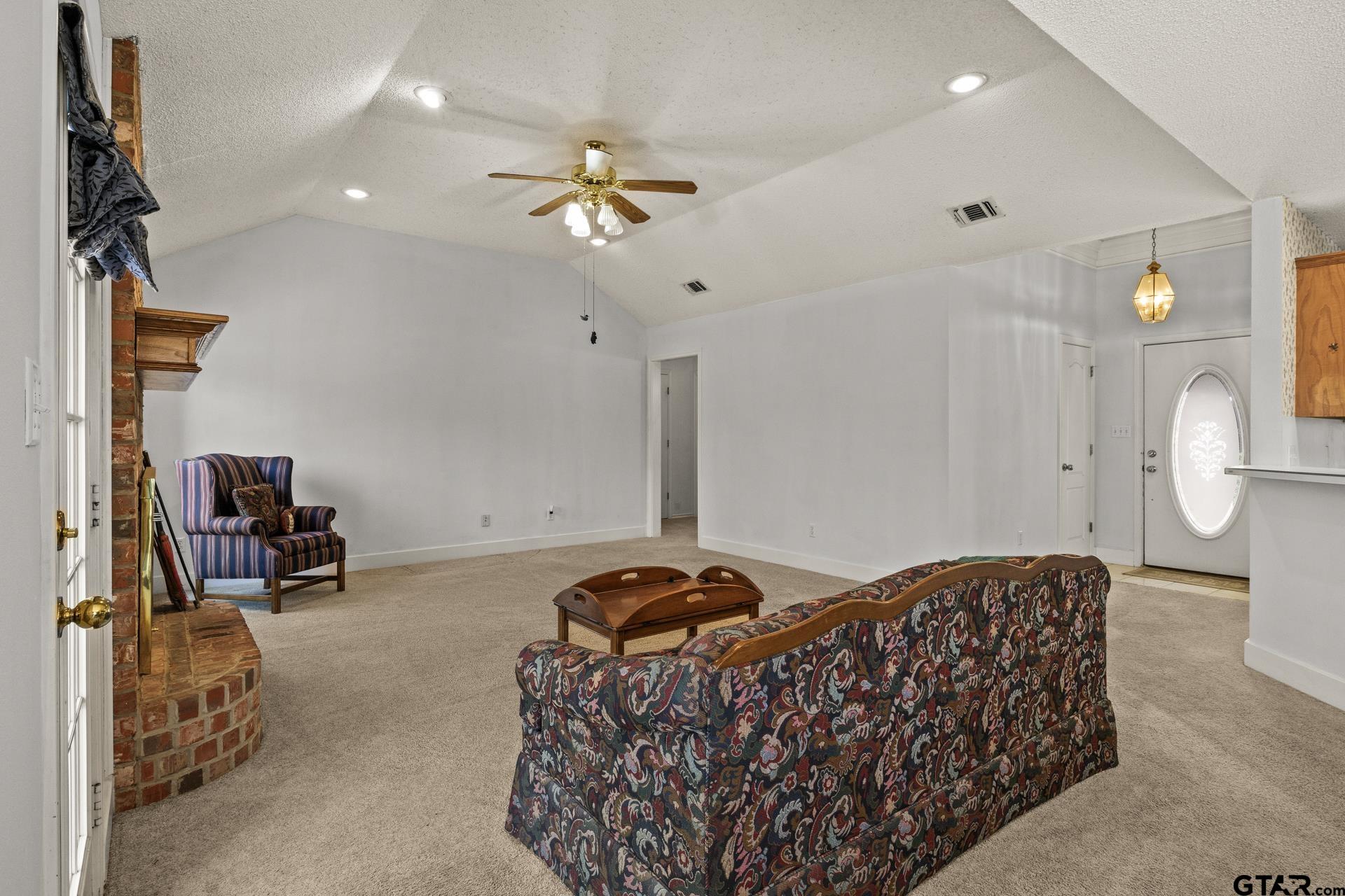 27 Private Road 52371